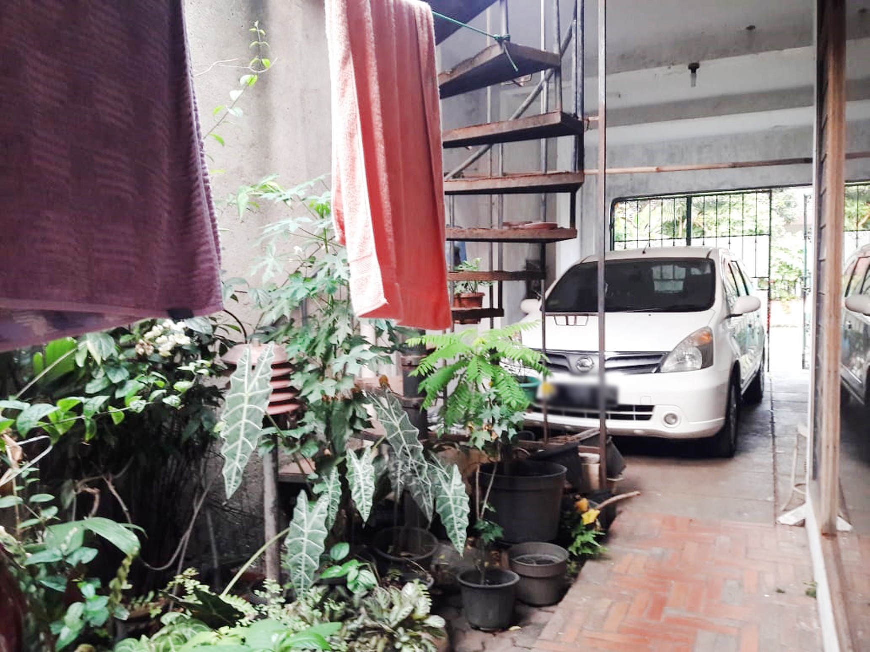 Rumah Luas Hitung Tanah Lokasi Strategis Pinggir Jalan Bintaro -Sektor 1