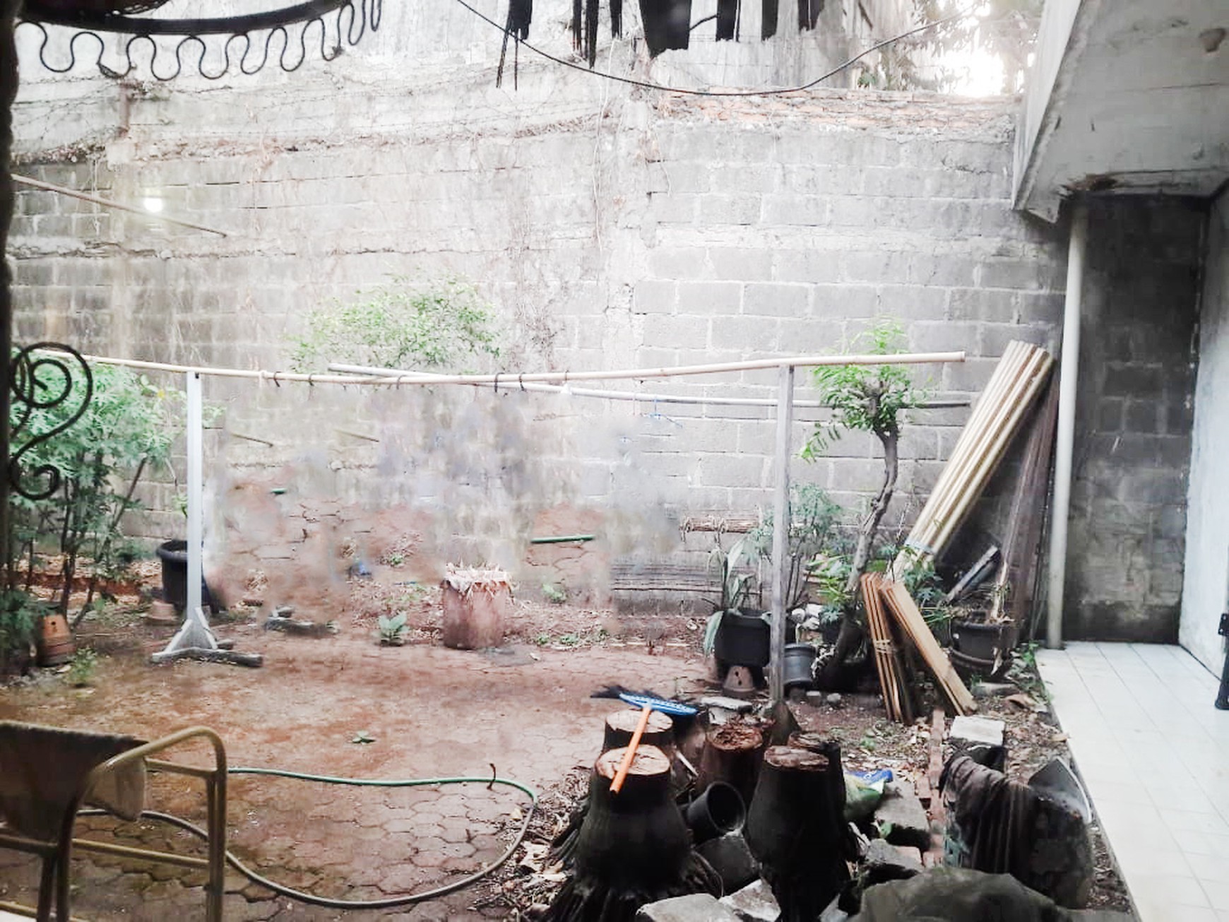Rumah Luas Hitung Tanah Lokasi Strategis Pinggir Jalan Bintaro -Sektor 1