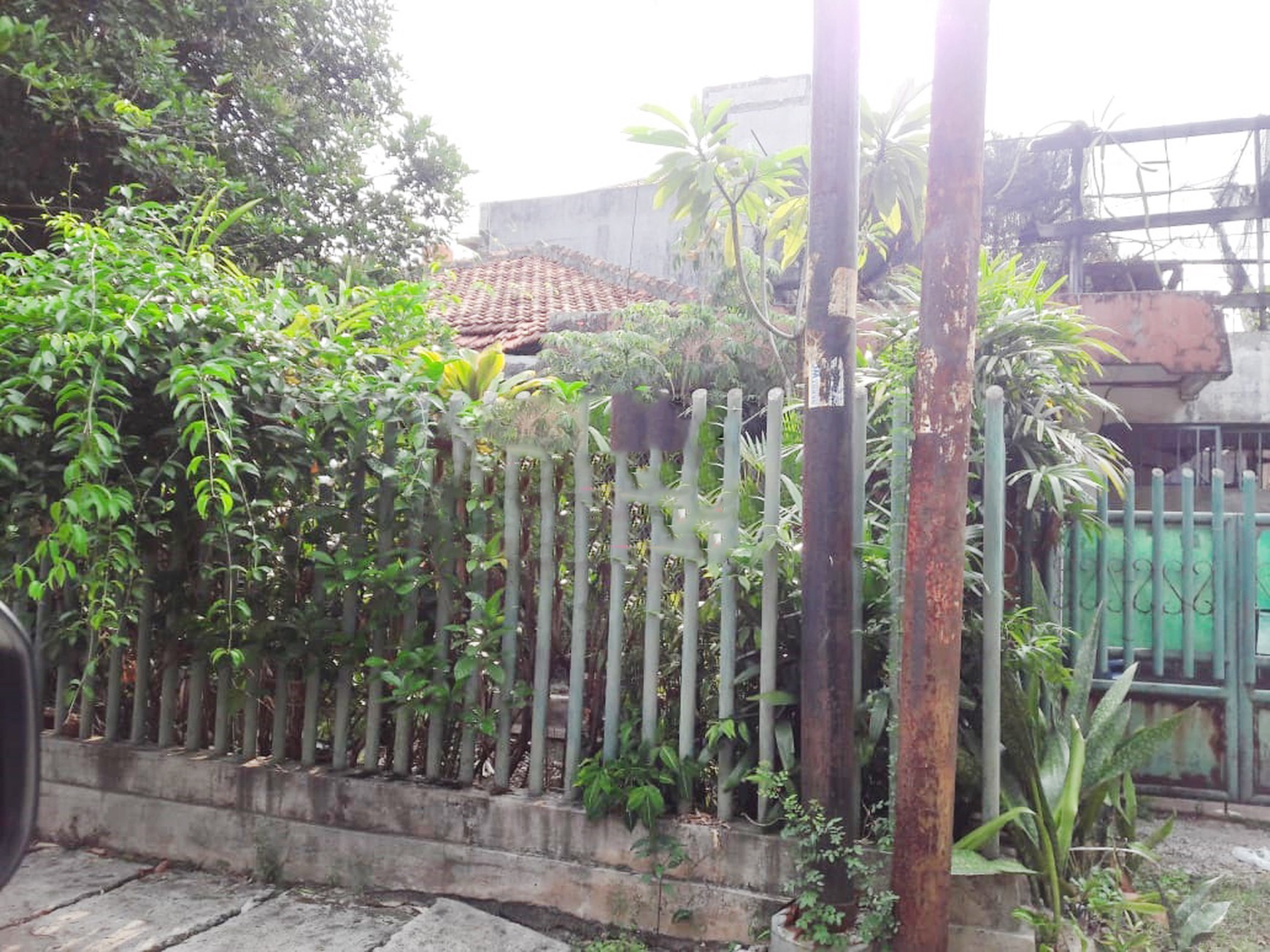 Rumah Luas Hitung Tanah Lokasi Strategis Pinggir Jalan Bintaro -Sektor 1