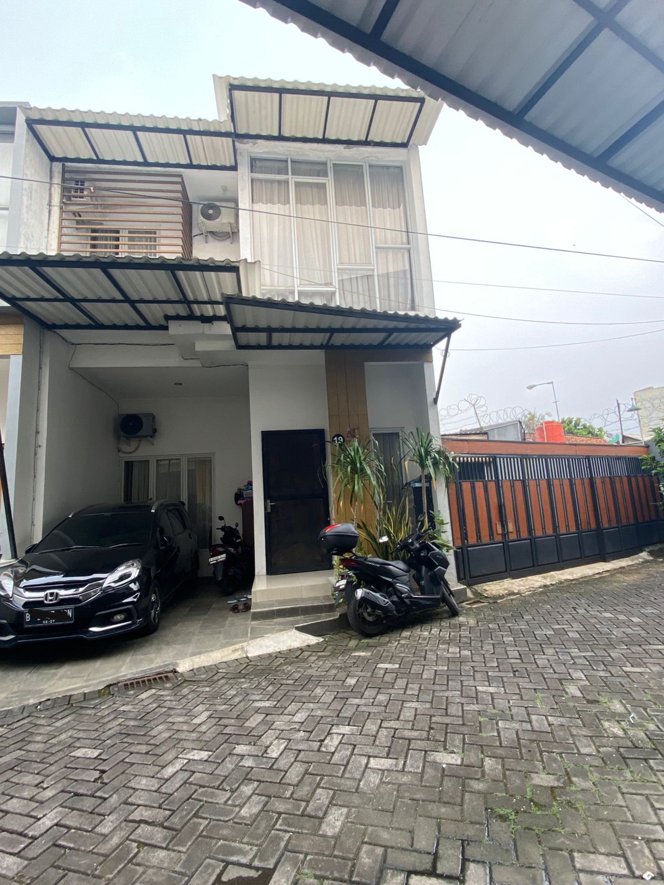 Rumah Nyaman Dalam Cluster Seberang Living Plaza Cinere Raya