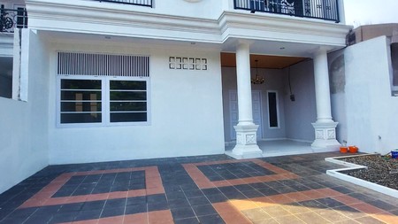 Rumah Brand New Siap Huni dengan Kolam Renang di Megapolitan Cinere