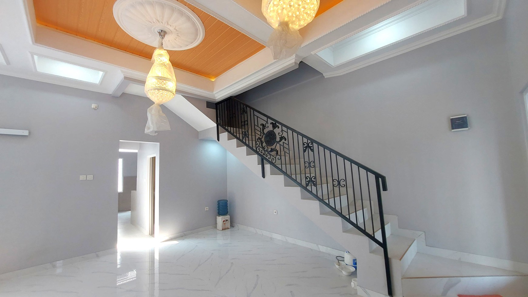 Rumah Brand New Siap Huni dengan Kolam Renang di Megapolitan Cinere