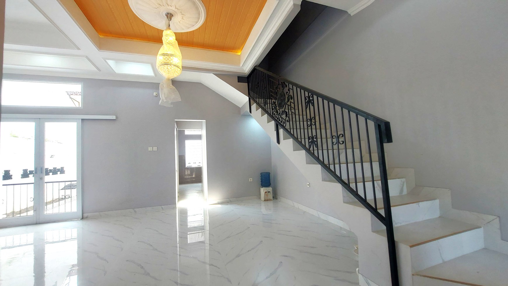 Rumah Brand New Siap Huni dengan Kolam Renang di Megapolitan Cinere