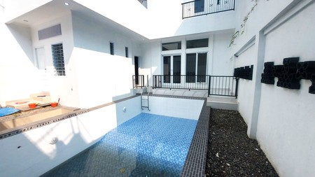Rumah Brand New Siap Huni dengan Kolam Renang di Megapolitan Cinere