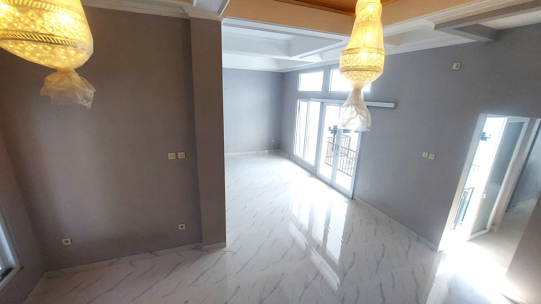 Rumah Brand New Siap Huni dengan Kolam Renang di Megapolitan Cinere