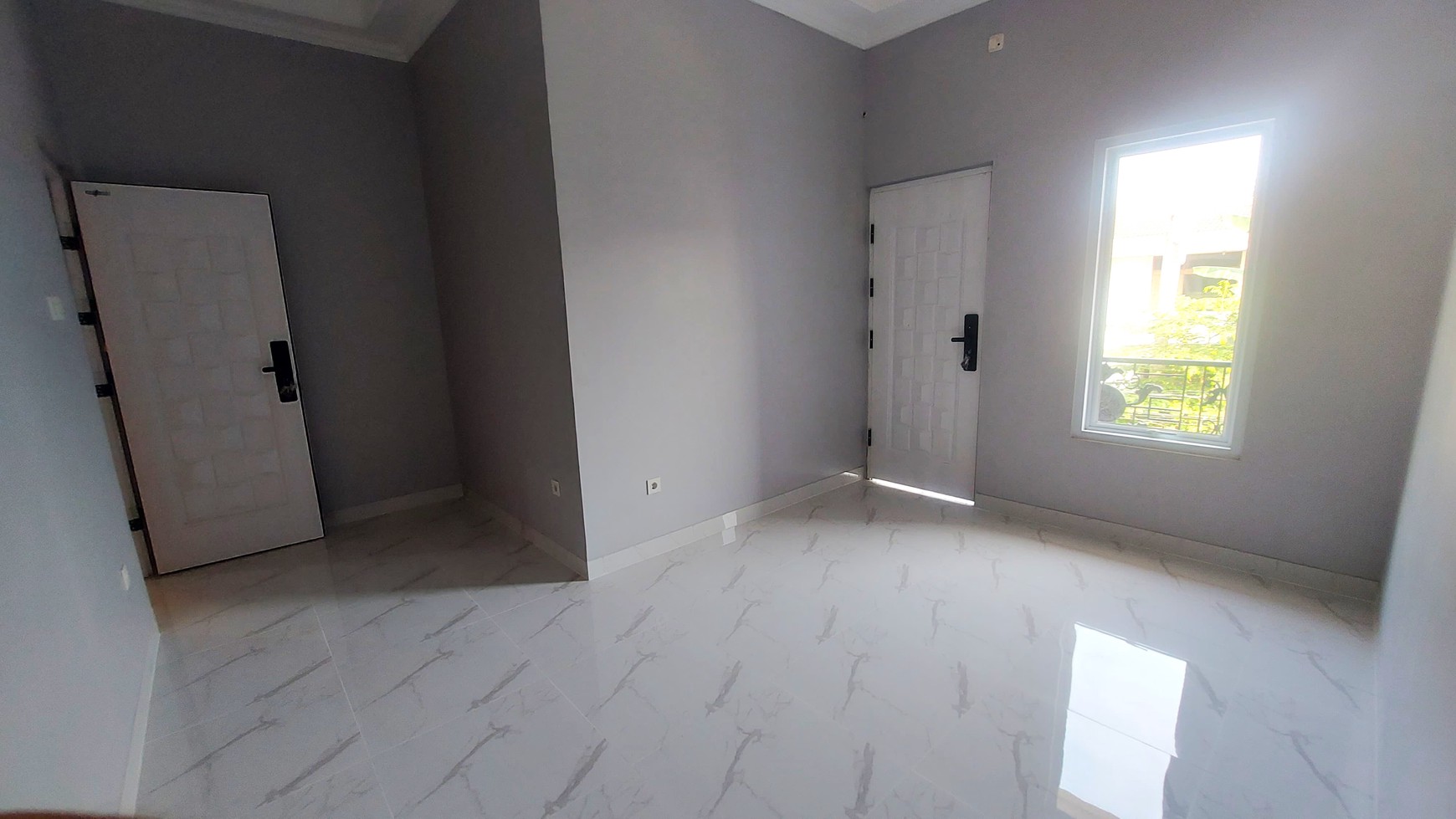 Rumah Brand New Siap Huni dengan Kolam Renang di Megapolitan Cinere