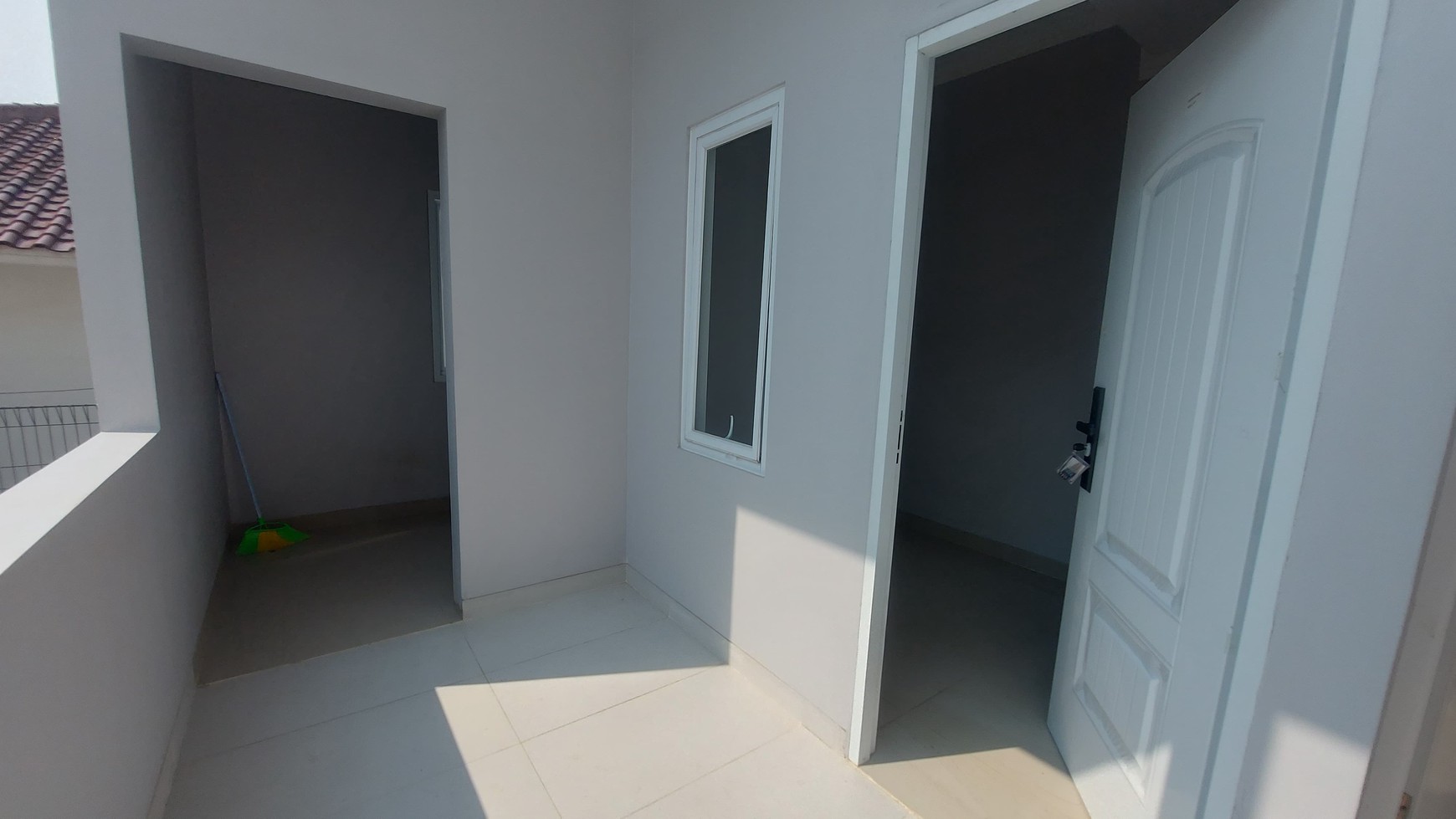 Rumah Brand New Siap Huni dengan Kolam Renang di Megapolitan Cinere
