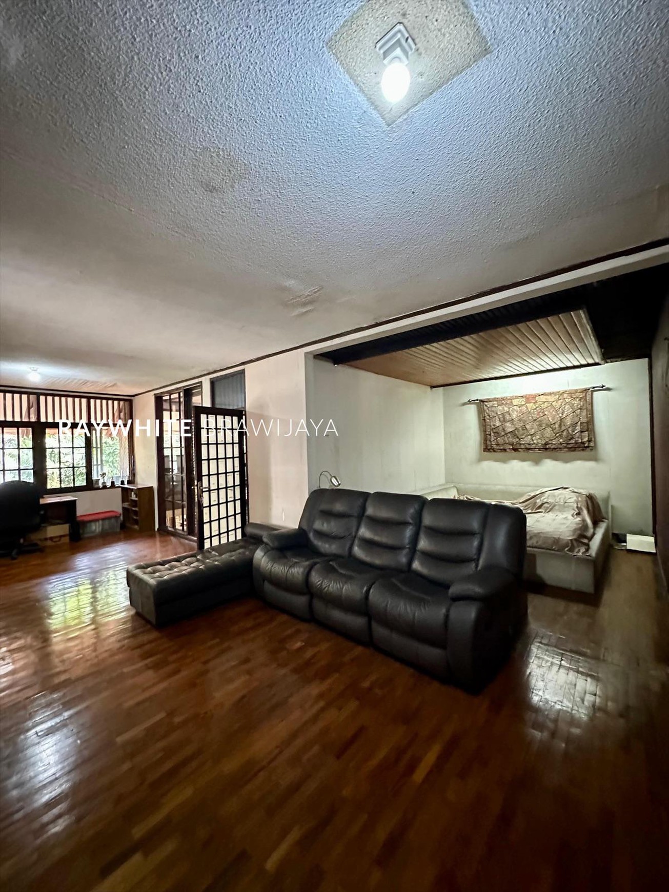 Rumah Bangunan 2 Lantai Lingkungan Tenang Area Kalibata Timur