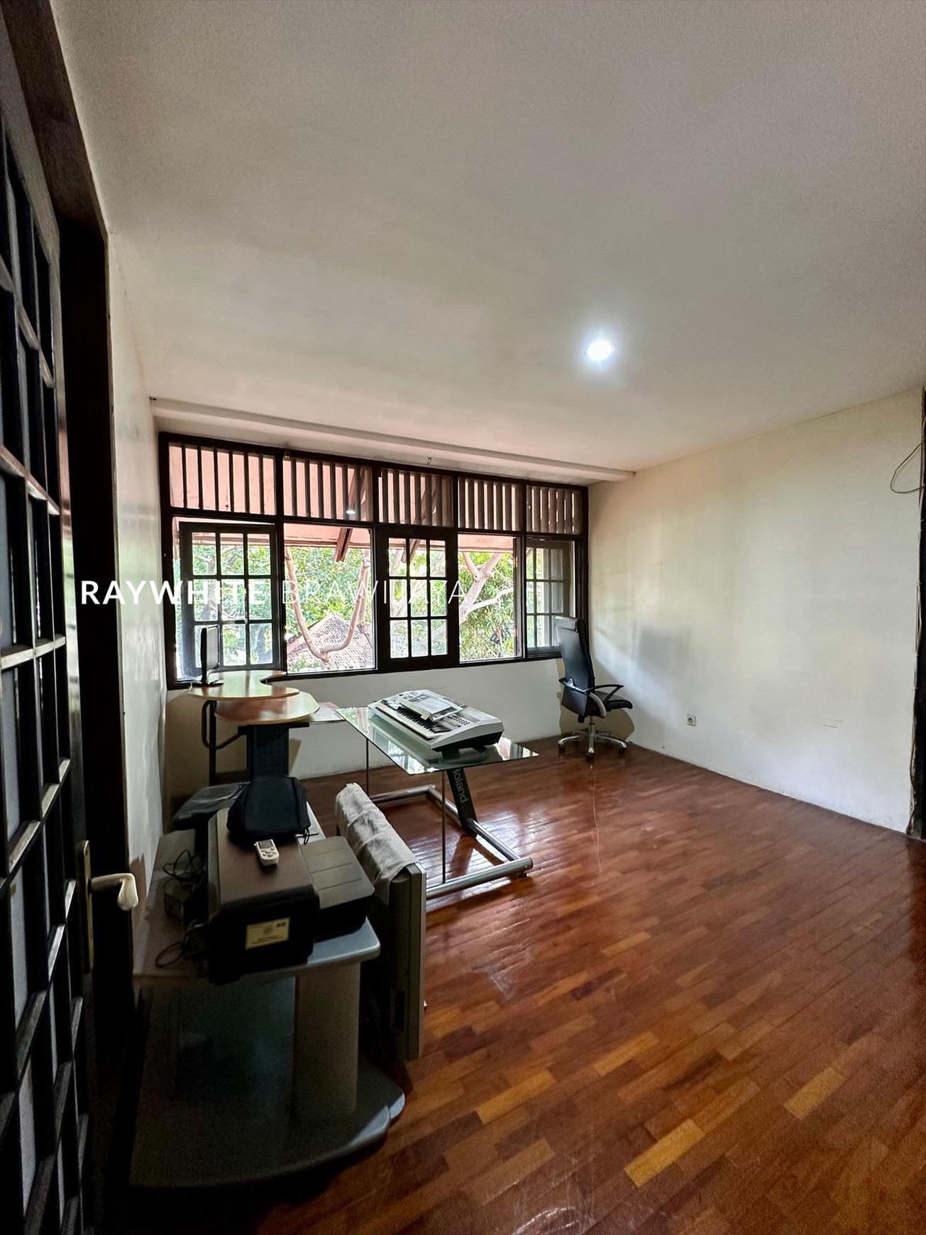 Rumah Bangunan 2 Lantai Lingkungan Tenang Area Kalibata Timur