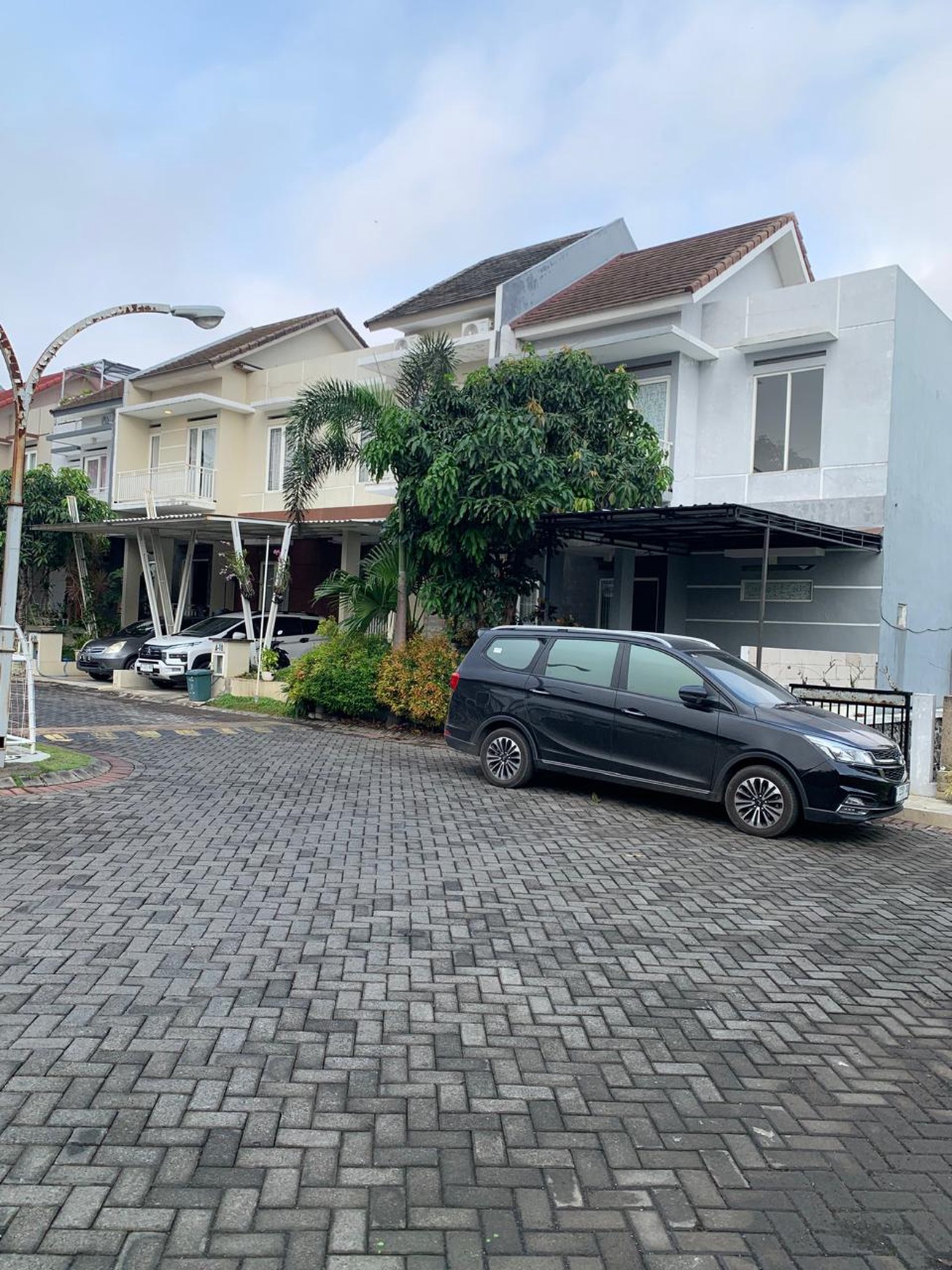 Rumah Mewah Dekat Pusat Kota di Jalan Ikan Ikan Kota Malang - 1,2 M NEGO!!!