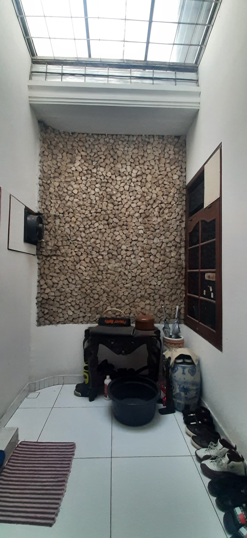 Rumah luas, lokasi strategis dalam Komplek di Ciputat