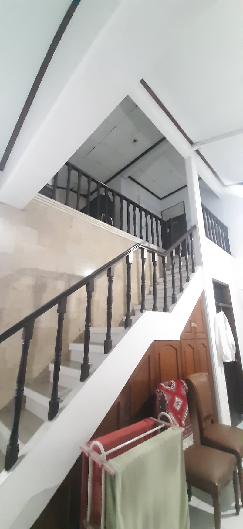 Rumah luas, lokasi strategis dalam Komplek di Ciputat