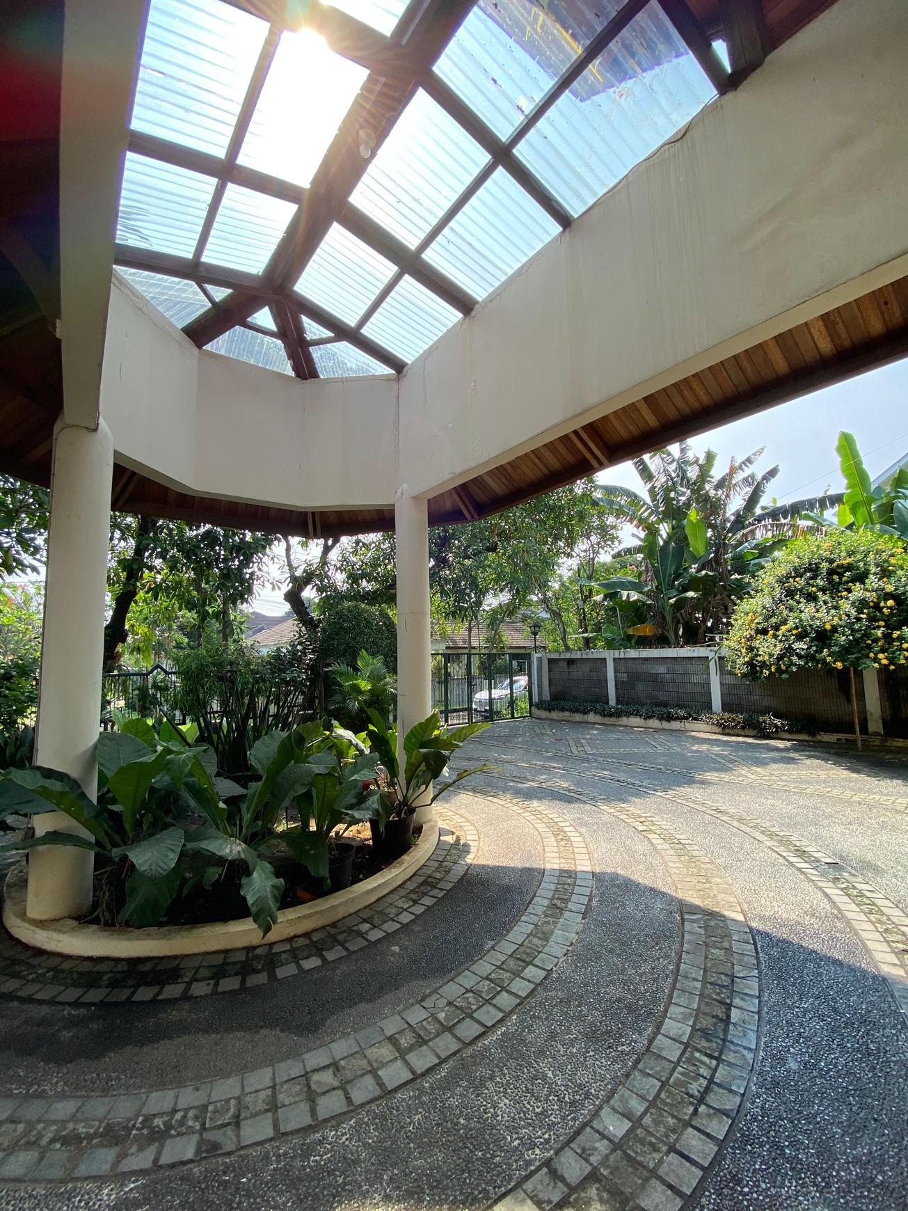 Rumah Mewah Luas Tanah 720 m2 - Lokasi Premium di Cinere, Harga Nego