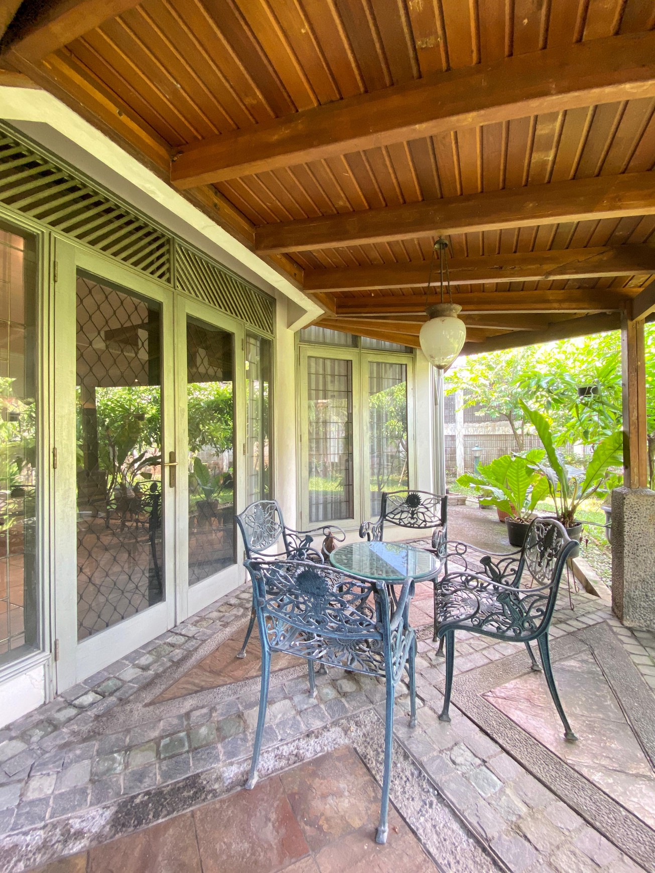 Rumah Mewah Luas Tanah 720 m2 - Lokasi Premium di Cinere, Harga Nego