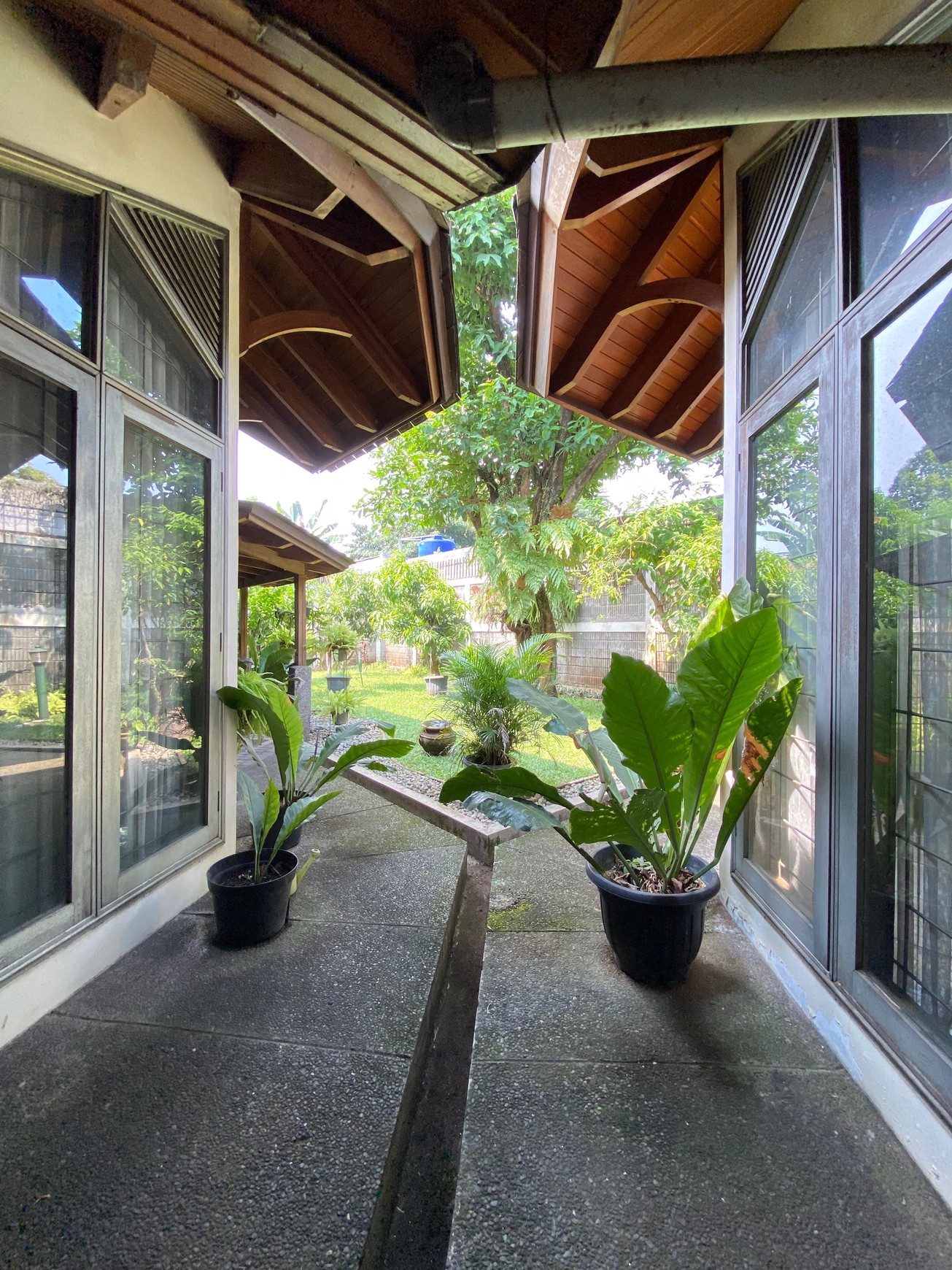 Rumah Mewah Luas Tanah 720 m2 - Lokasi Premium di Cinere, Harga Nego