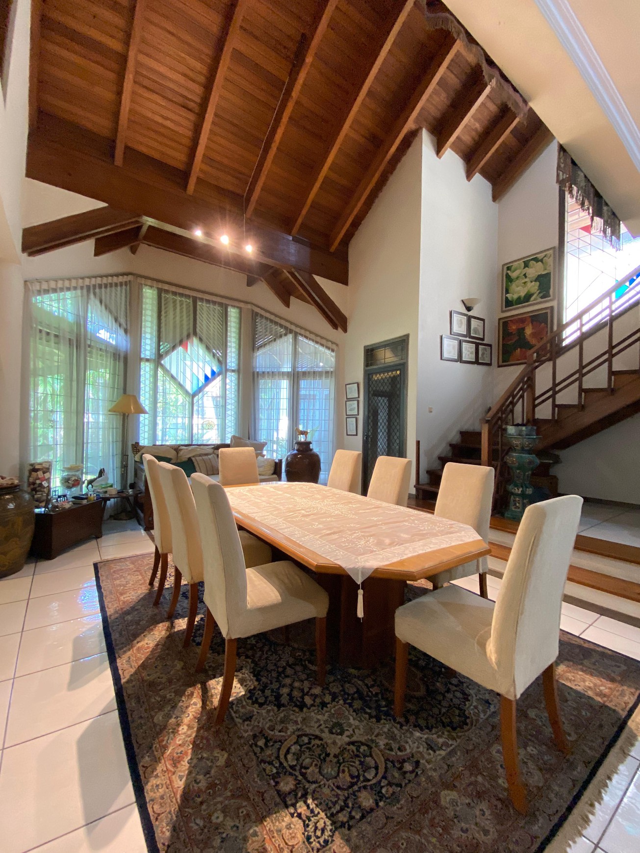 Rumah Mewah Luas Tanah 720 m2 - Lokasi Premium di Cinere, Harga Nego