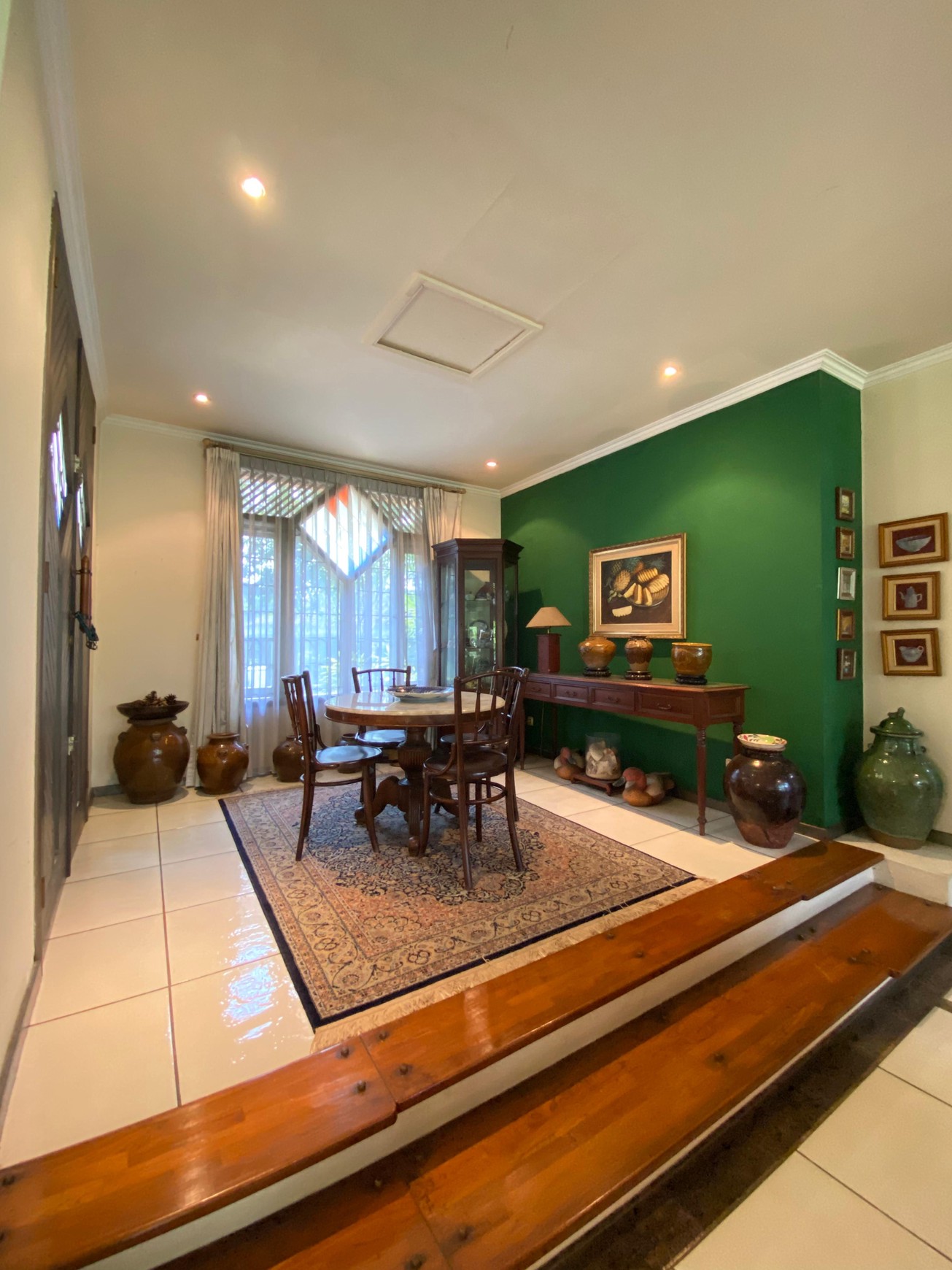 Rumah Mewah Luas Tanah 720 m2 - Lokasi Premium di Cinere, Harga Nego