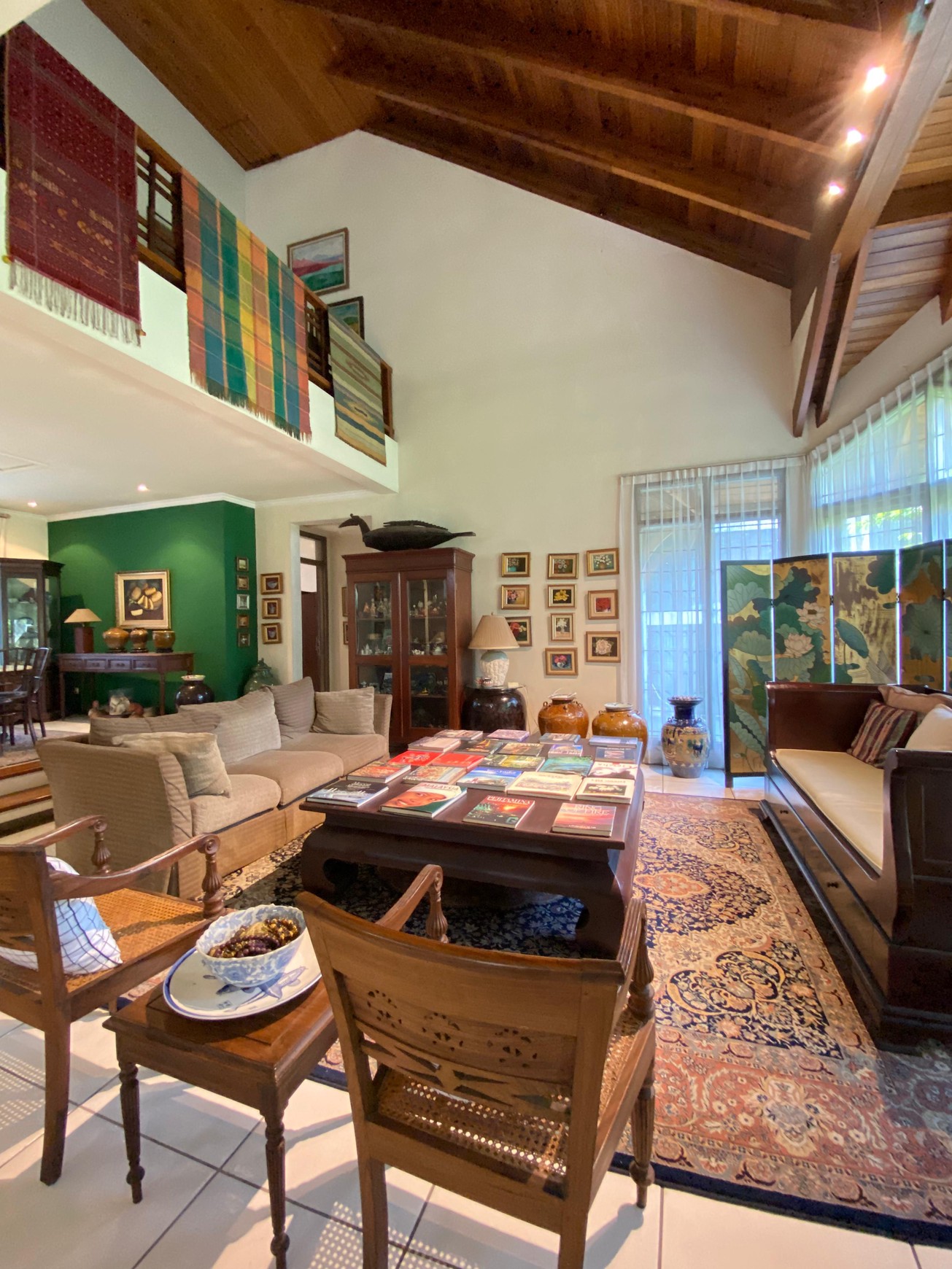 Rumah Mewah Luas Tanah 720 m2 - Lokasi Premium di Cinere, Harga Nego