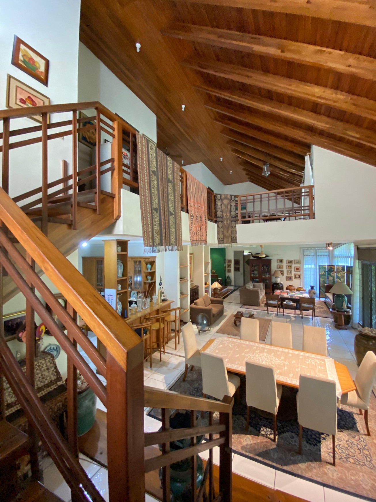 Rumah Mewah Luas Tanah 720 m2 - Lokasi Premium di Cinere, Harga Nego