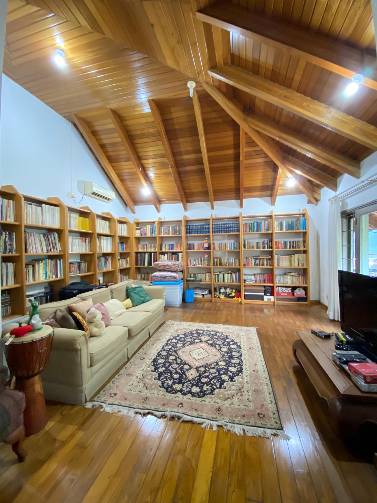 Rumah Mewah Luas Tanah 720 m2 - Lokasi Premium di Cinere, Harga Nego