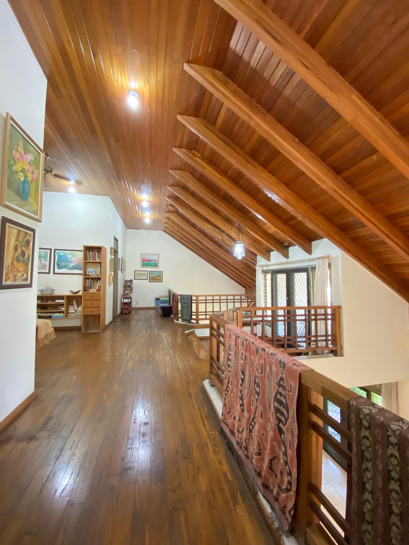 Rumah Mewah Luas Tanah 720 m2 - Lokasi Premium di Cinere, Harga Nego