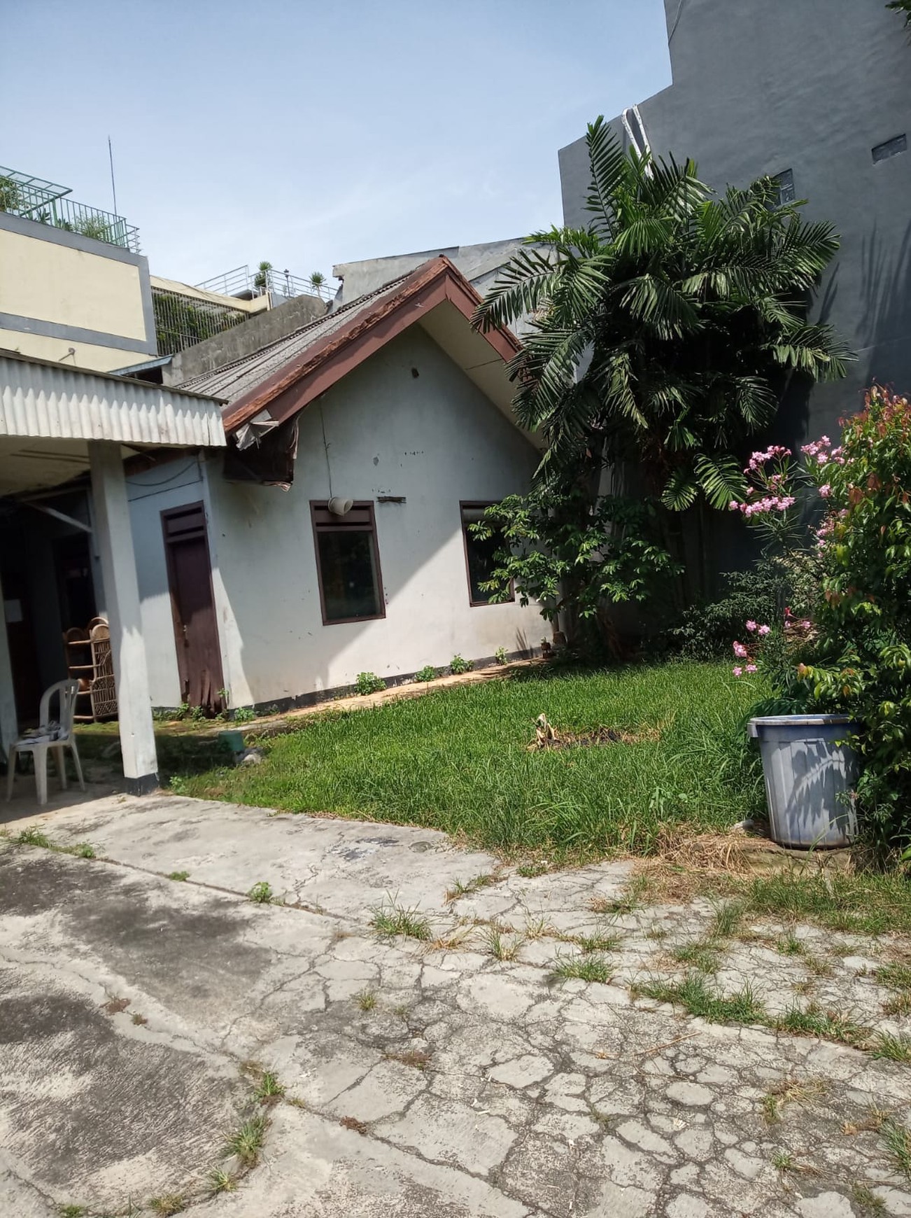 Dijual rmh harga  hitung tanah, Bebas banjir,  depan RS Suyoto , dekat ke pintu tol simatupang, lokasi strategis di Pesanggrahan