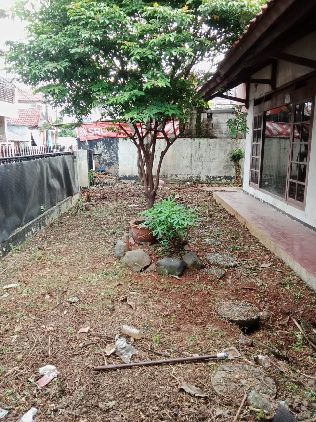 Dijual rmh harga  hitung tanah, Bebas banjir,  depan RS Suyoto , dekat ke pintu tol simatupang, lokasi strategis di Pesanggrahan