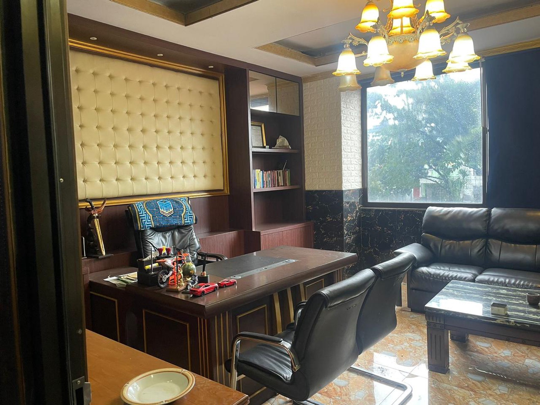 Ruko Semi Furnished Siap Pakai Bagus dan Lokasi Strategis Pinggir Jalan Raya @Graha Raya