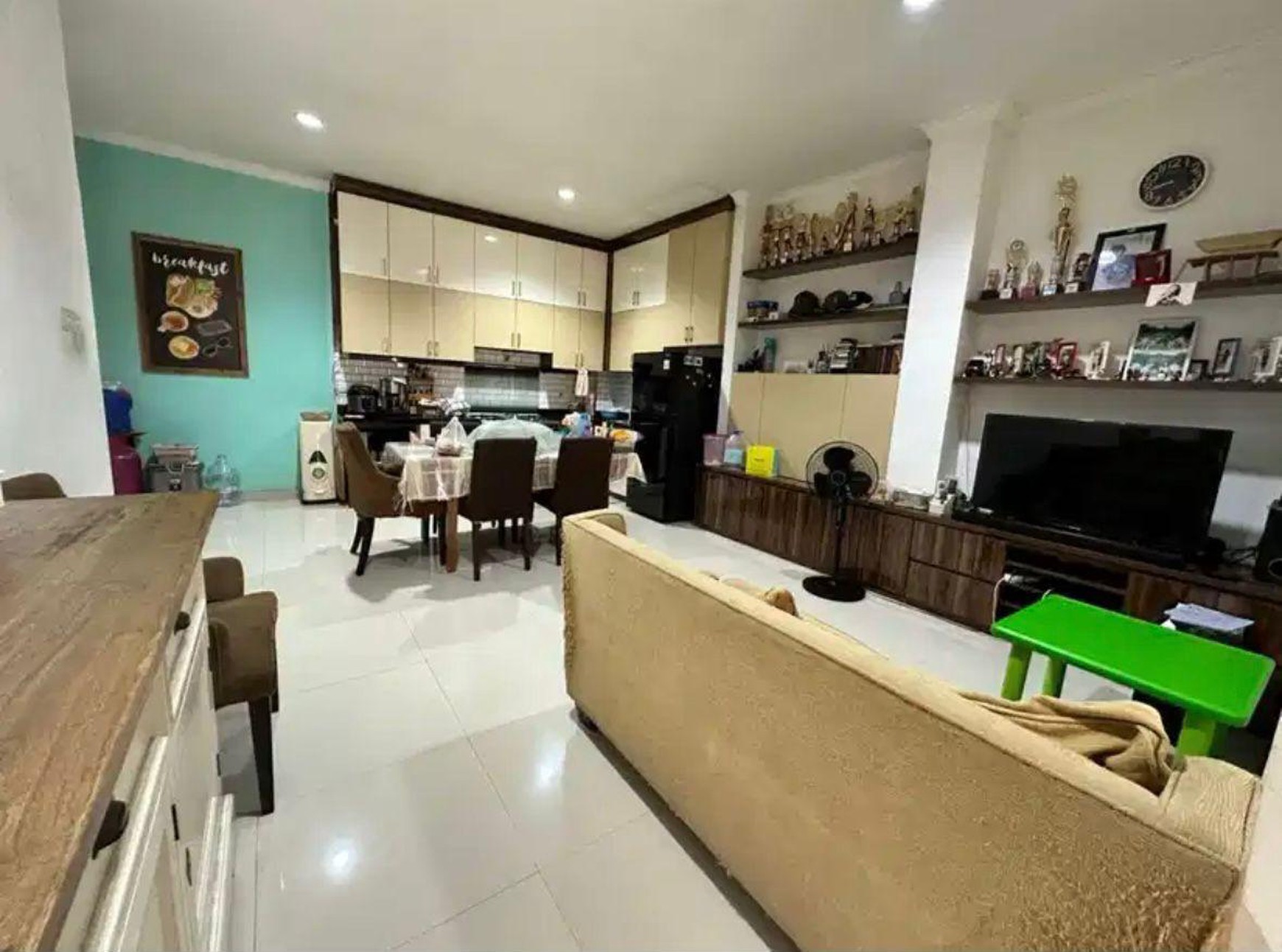 Rumah Cantik 2 Lantai dengan Desain Modern.