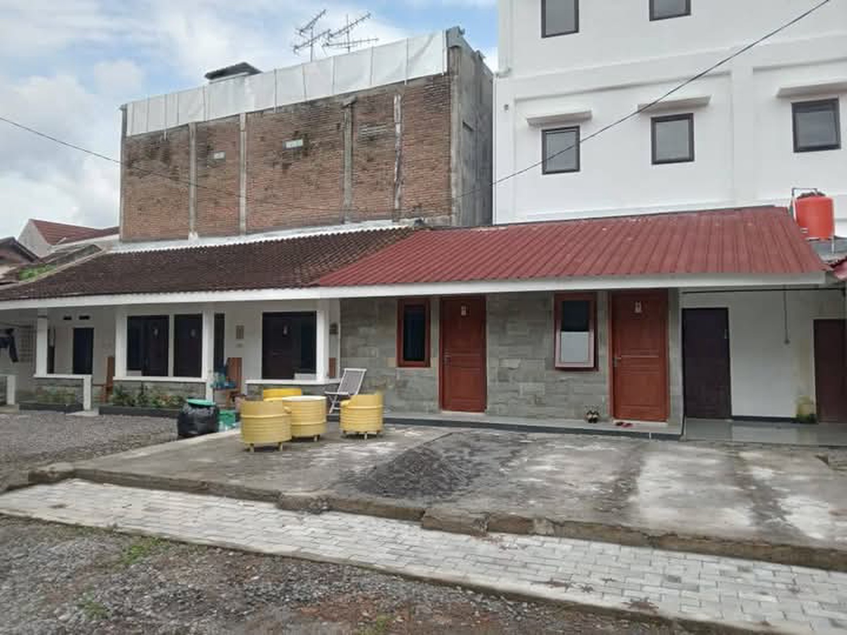 Investasi Rumah kost Furnish 35 Kamar Tidur Lokasi Dekat Kampus YKPN Caturtunggal Depok Sleman