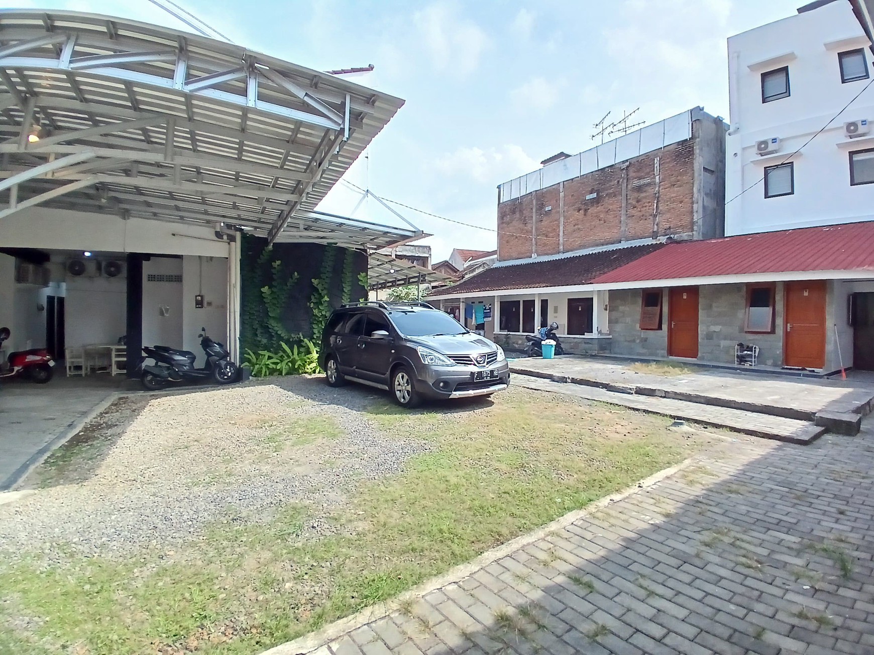 Investasi Rumah kost Furnish 35 Kamar Tidur Lokasi Dekat Kampus YKPN Caturtunggal Depok Sleman