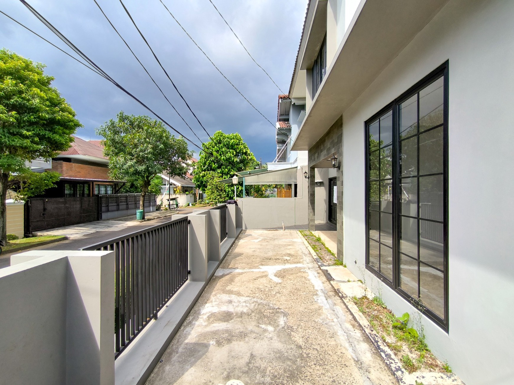 Rumah 2 lantai,jajan dipinggir jalan,dekat kampus stan di Bintaro Jaya 5