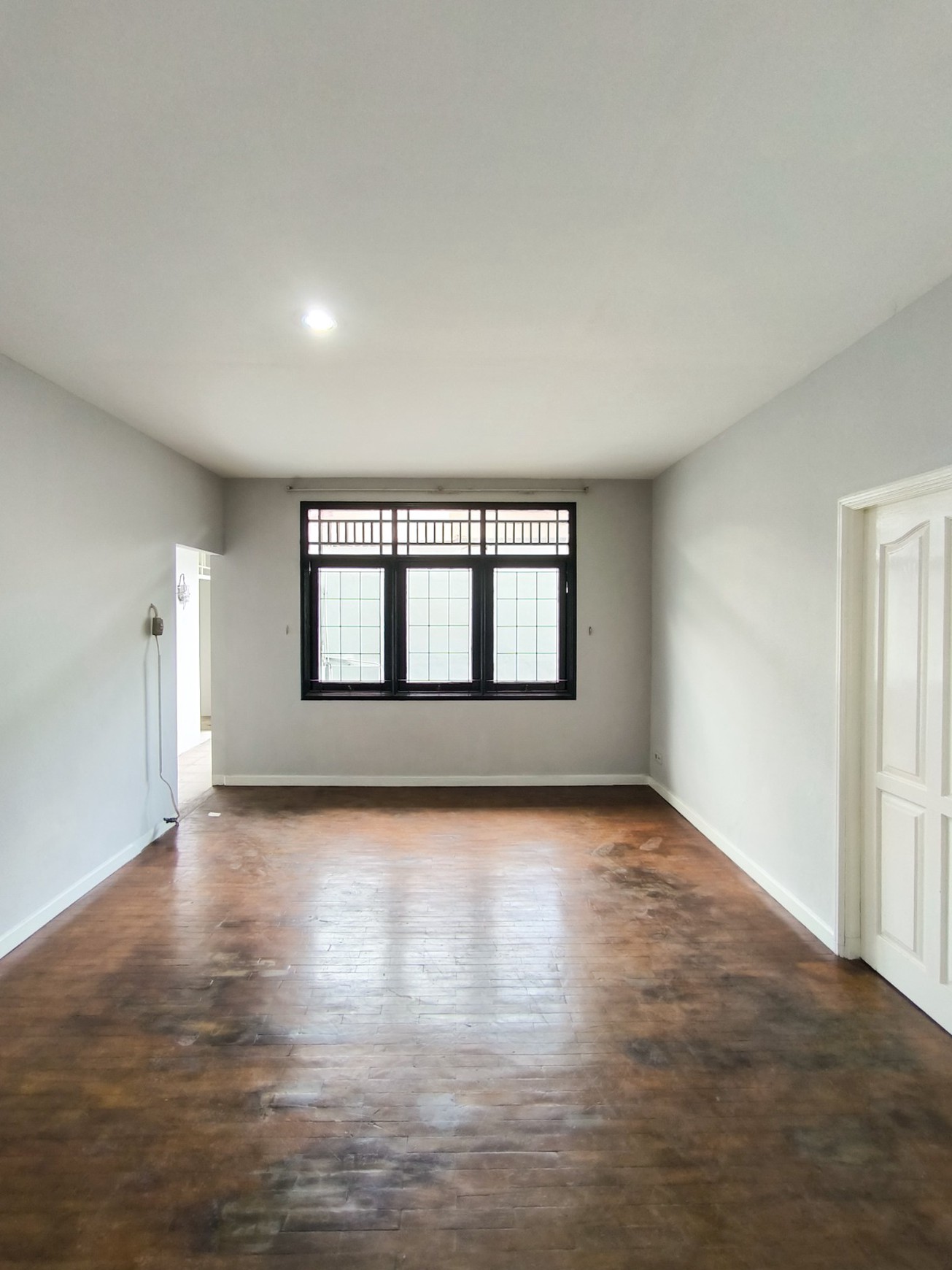Rumah 2 lantai,jajan dipinggir jalan,dekat kampus stan di Bintaro Jaya 5