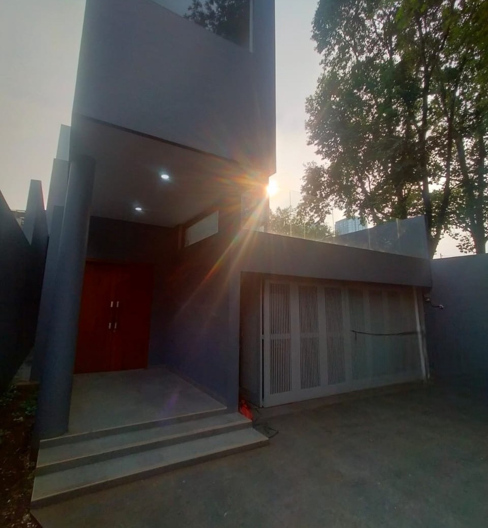DIJUAL RUMAH 2 LANTAI - BRAND NEW MODERN DI KOMPLEK PERUMAHAN, PONDOK LABU - CILANDAK JAKARTA SELATAN
