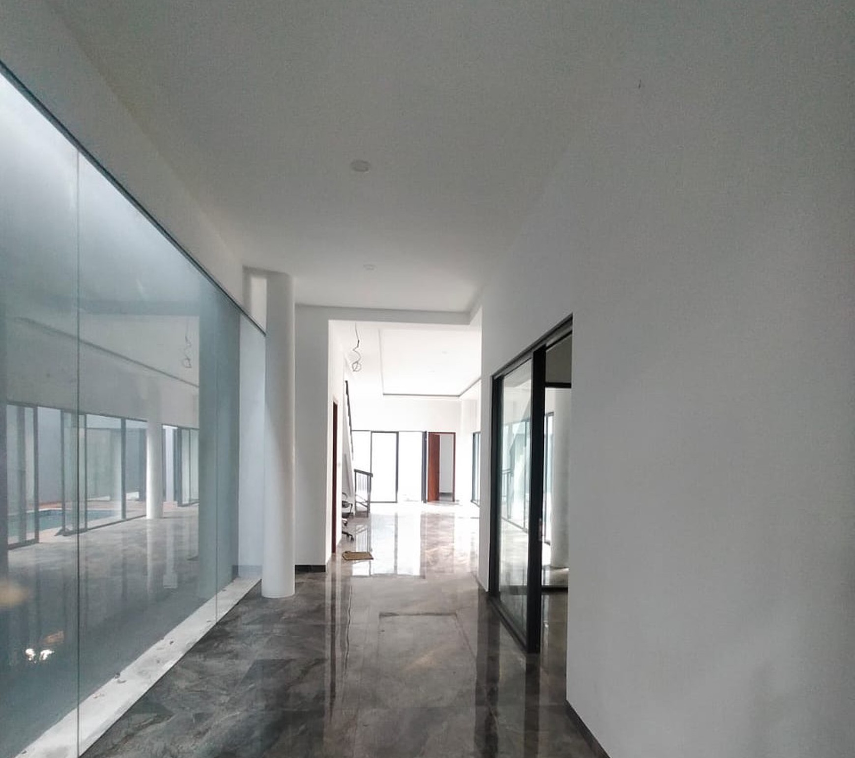 DIJUAL RUMAH 2 LANTAI - BRAND NEW MODERN DI KOMPLEK PERUMAHAN, PONDOK LABU - CILANDAK JAKARTA SELATAN