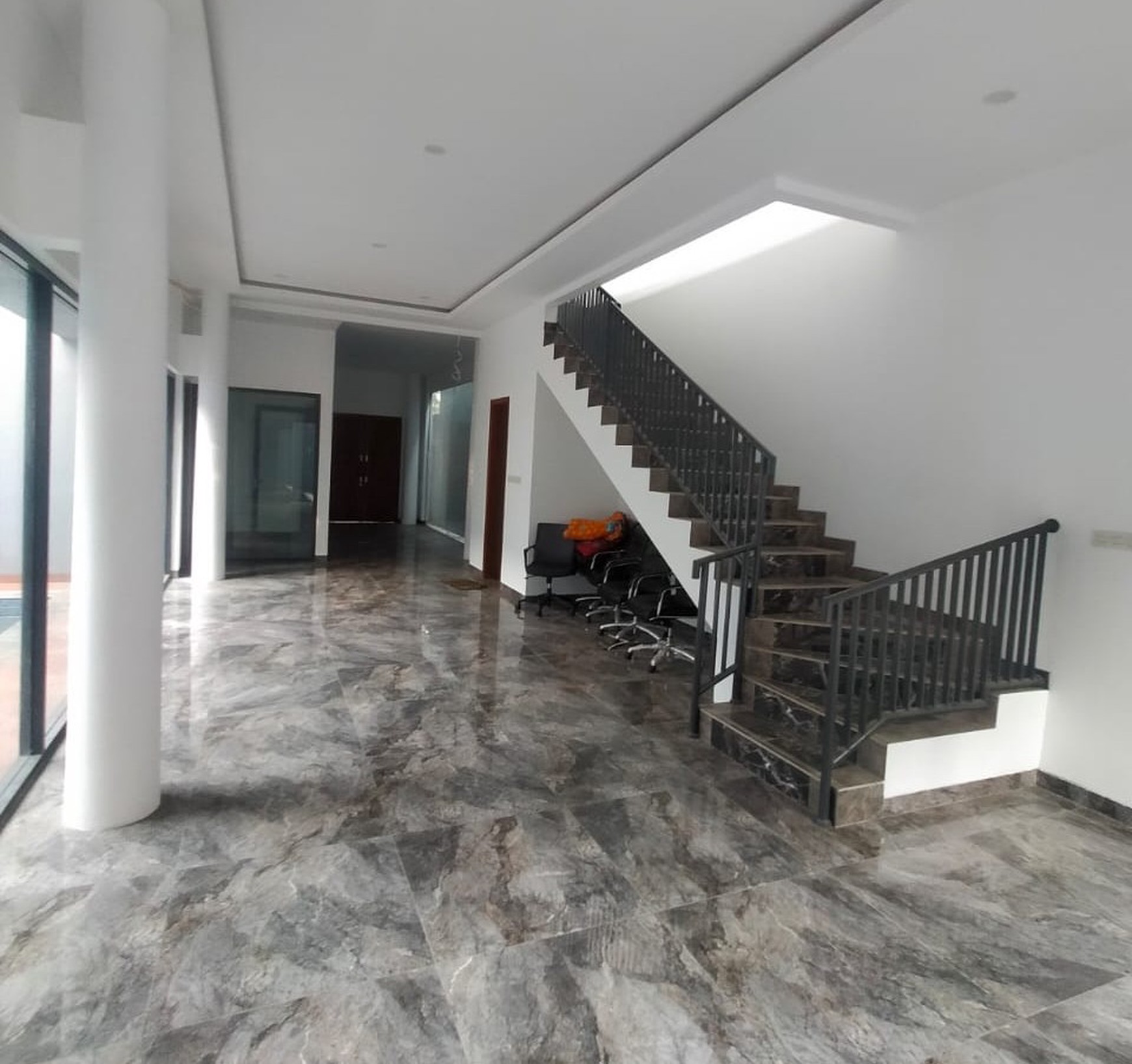 DIJUAL RUMAH 2 LANTAI - BRAND NEW MODERN DI KOMPLEK PERUMAHAN, PONDOK LABU - CILANDAK JAKARTA SELATAN