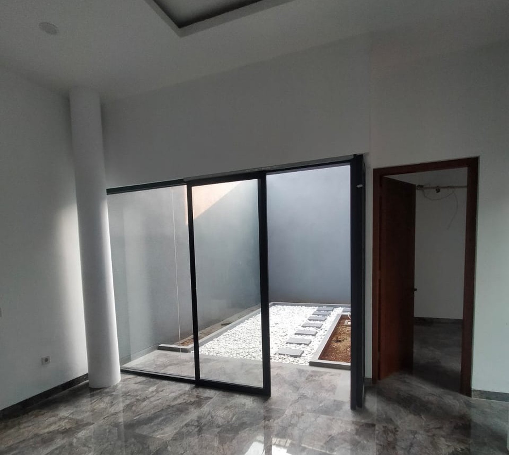 DIJUAL RUMAH 2 LANTAI - BRAND NEW MODERN DI KOMPLEK PERUMAHAN, PONDOK LABU - CILANDAK JAKARTA SELATAN