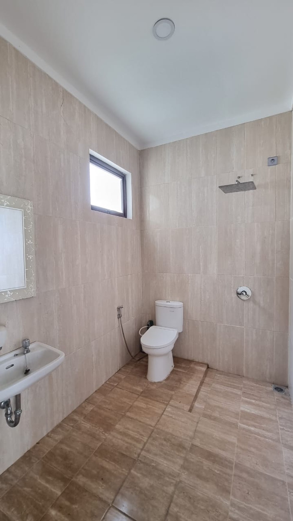 Rumah 2½ Lantai Siap Huni Premium Area Semi Furnished @Bintaro-Sektor 7