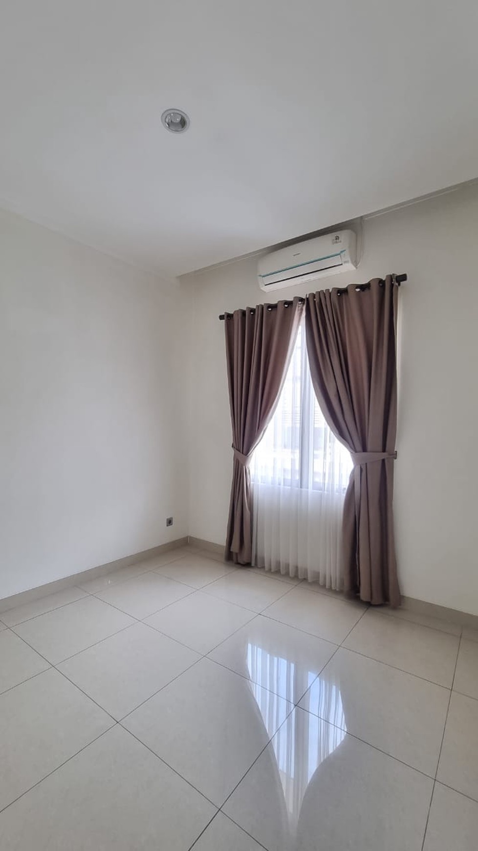 Rumah 2½ Lantai Siap Huni Premium Area Semi Furnished @Bintaro-Sektor 7