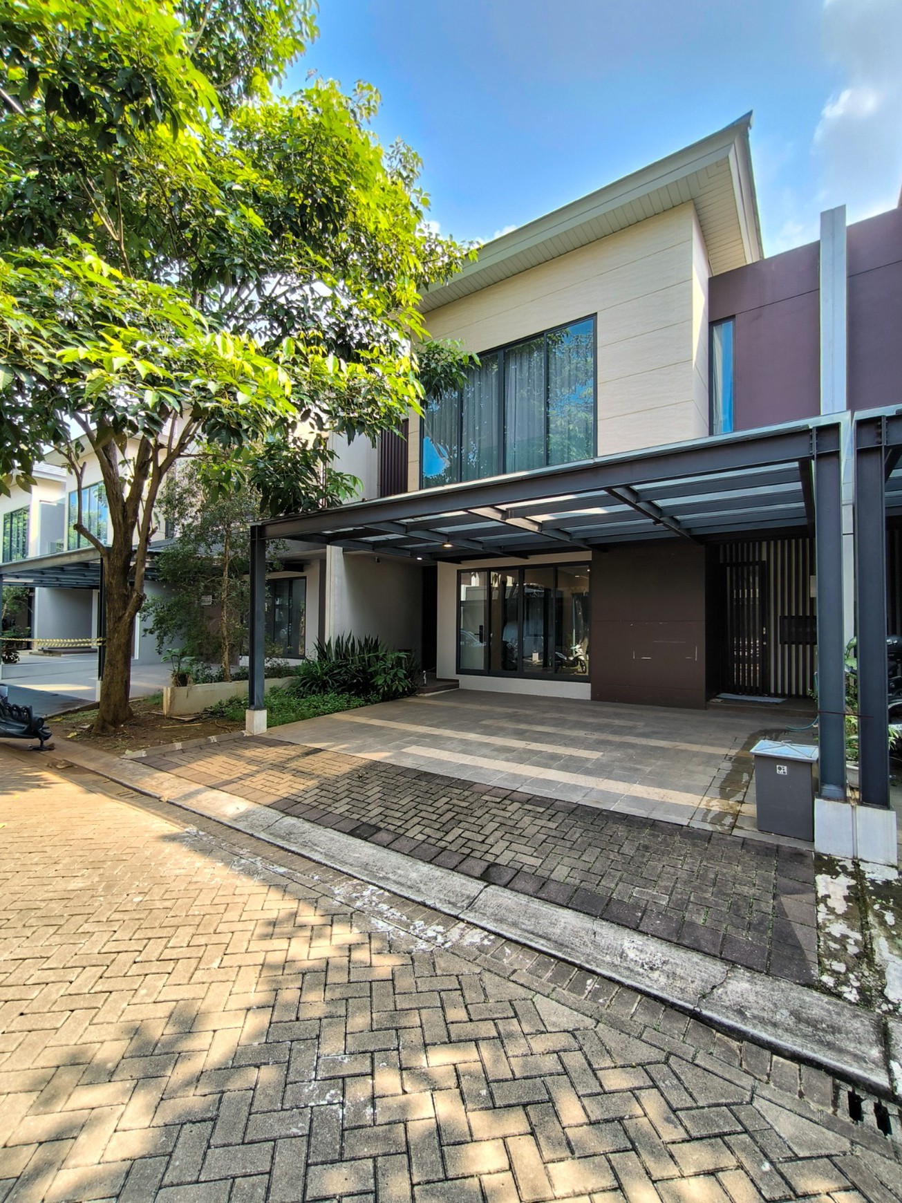 Rumah Asri dgn Smart lock system di Discovery Amore Bintaro