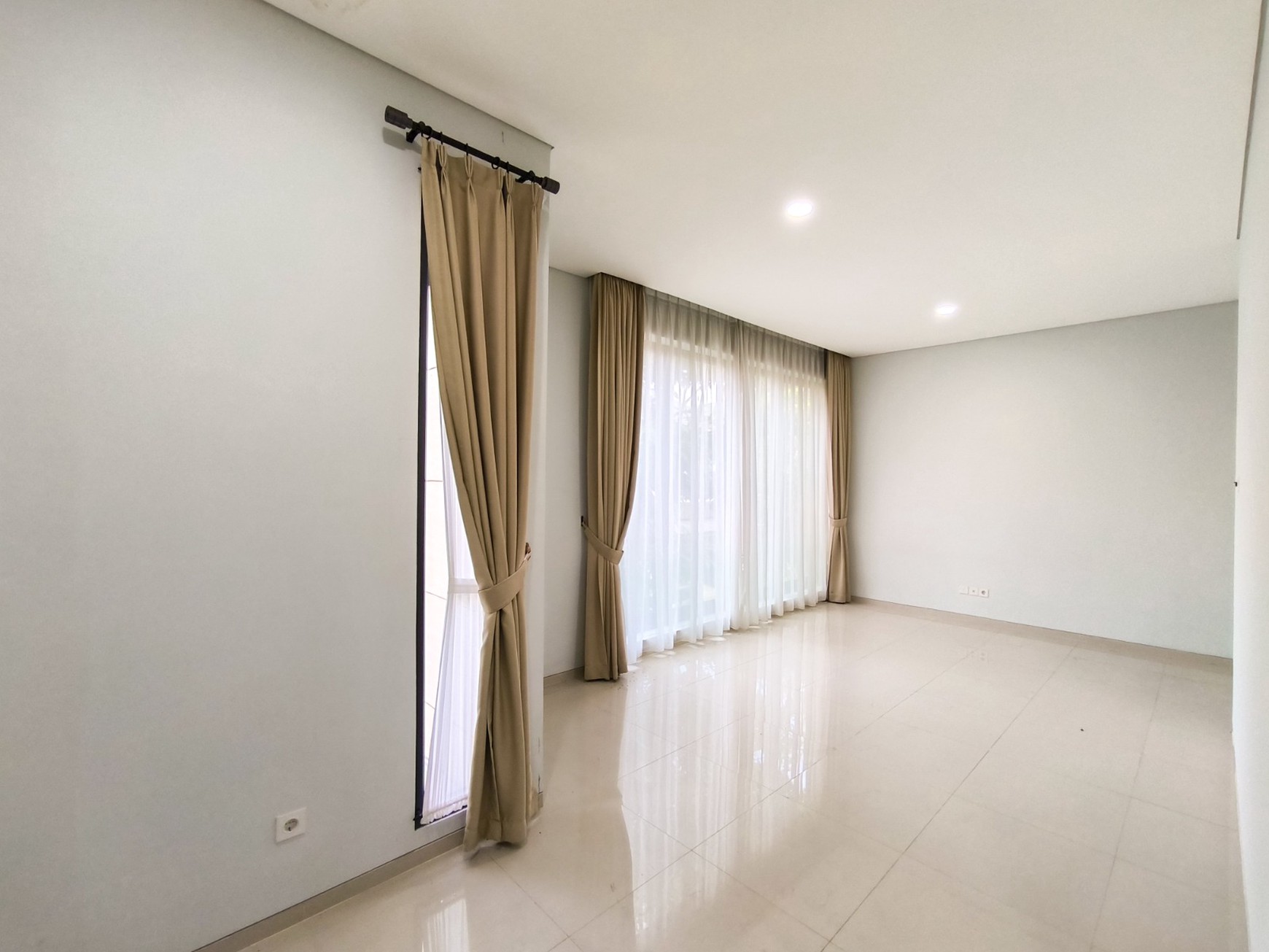 Rumah Asri dgn Smart lock system di Discovery Amore Bintaro