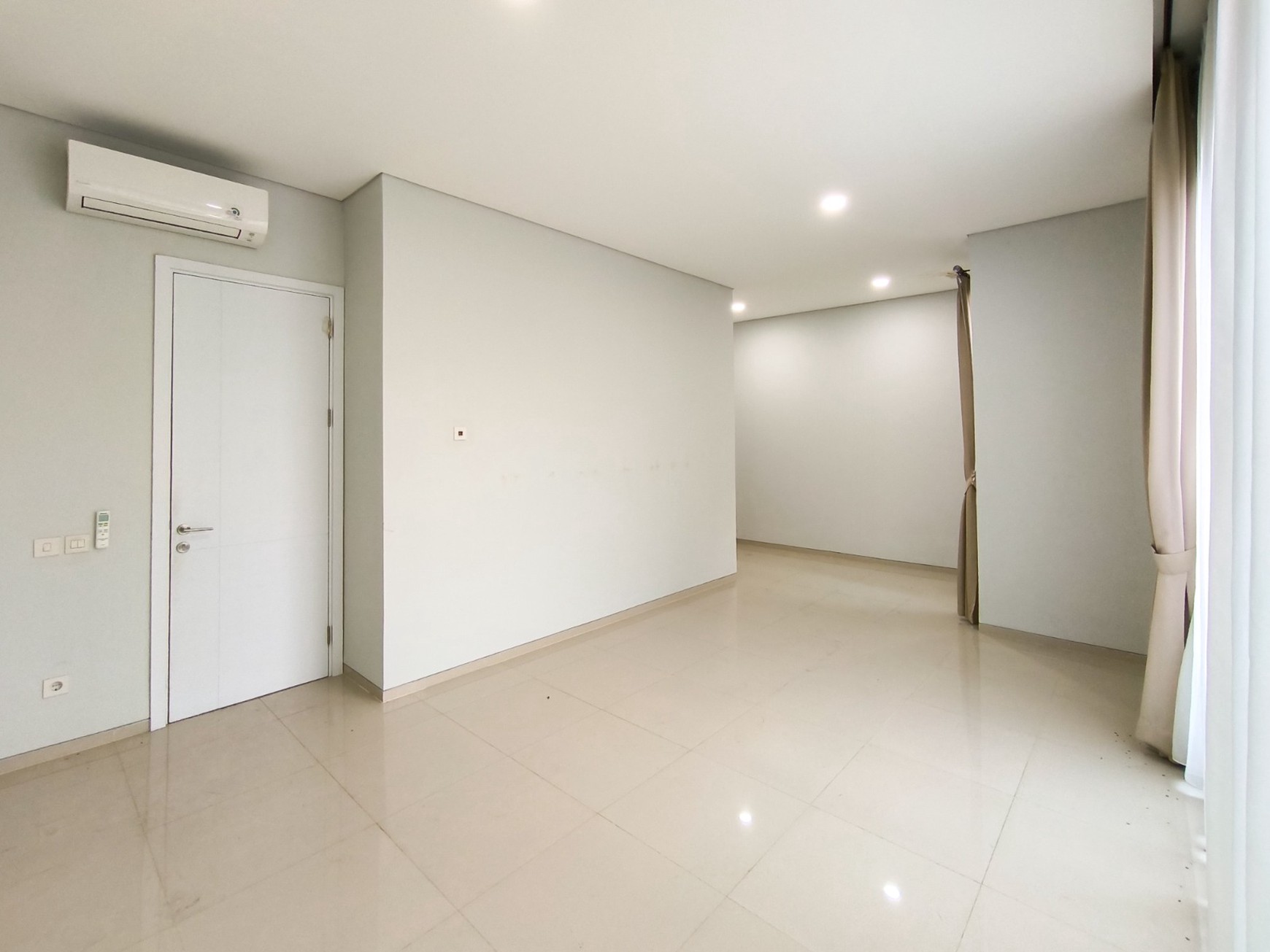 Rumah Asri dgn Smart lock system di Discovery Amore Bintaro