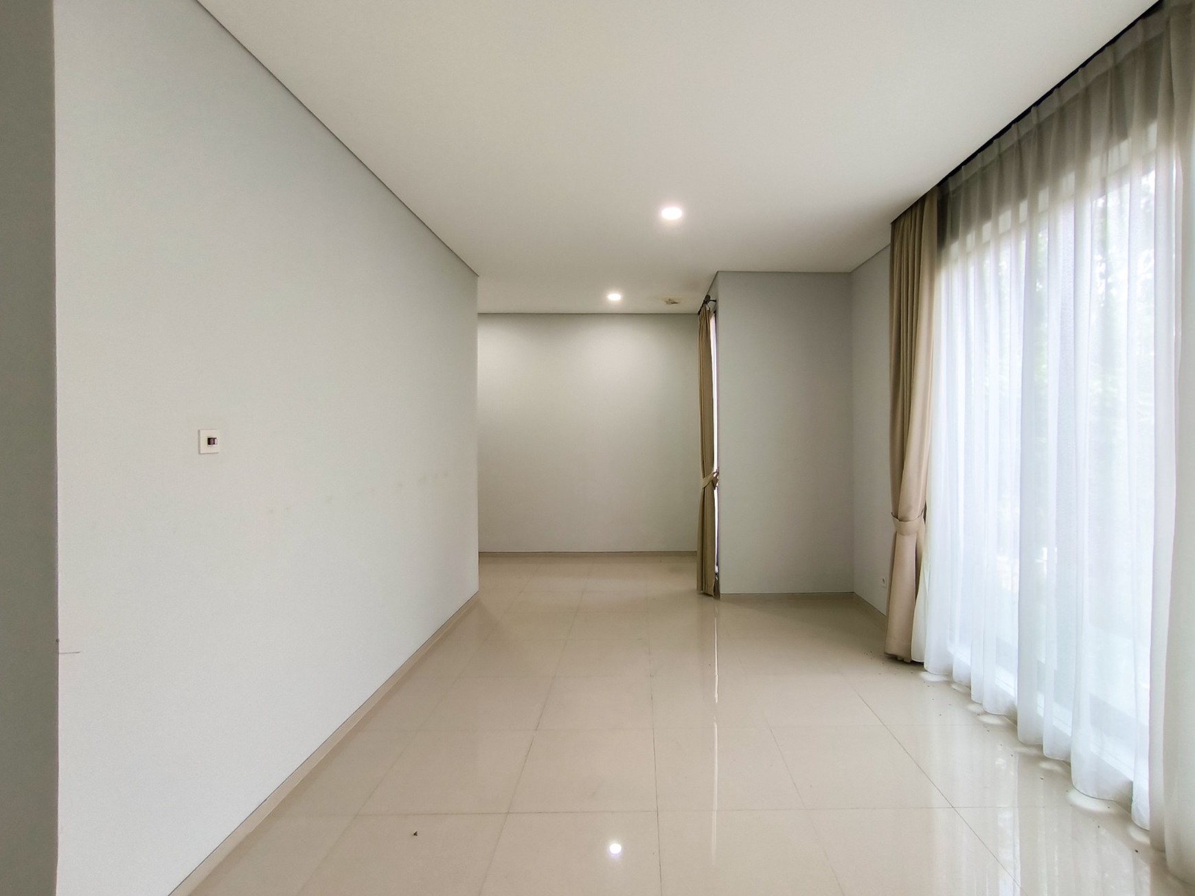 Rumah Asri dgn Smart lock system di Discovery Amore Bintaro