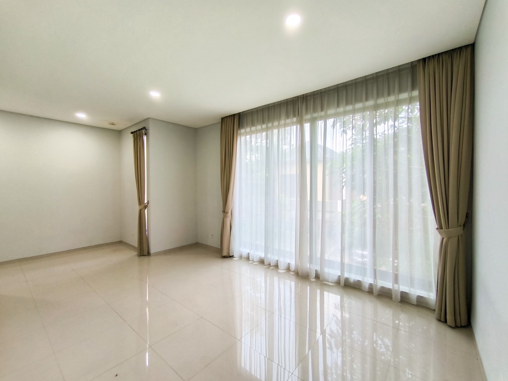Rumah Asri dgn Smart lock system di Discovery Amore Bintaro