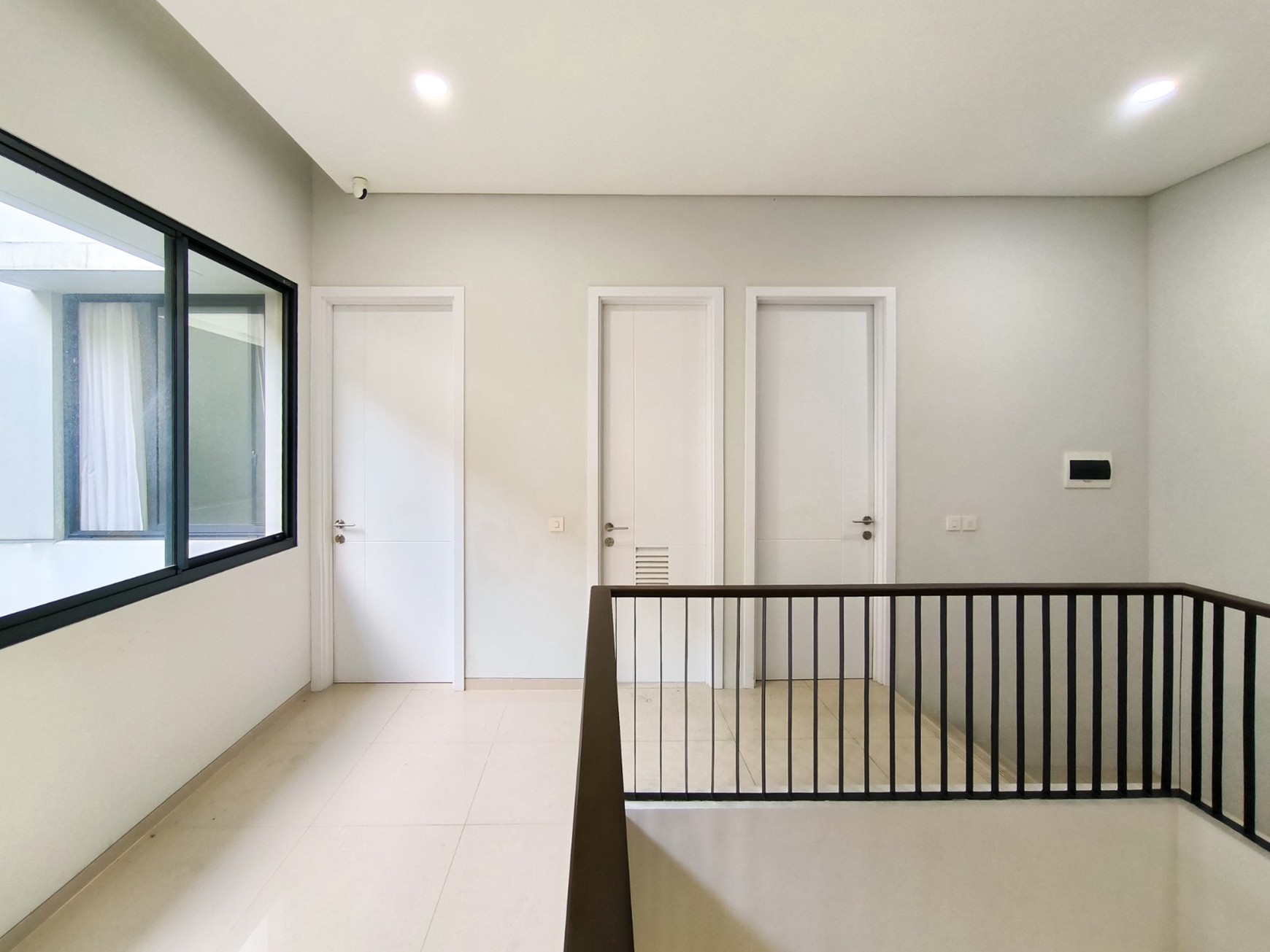Rumah Asri dgn Smart lock system di Discovery Amore Bintaro