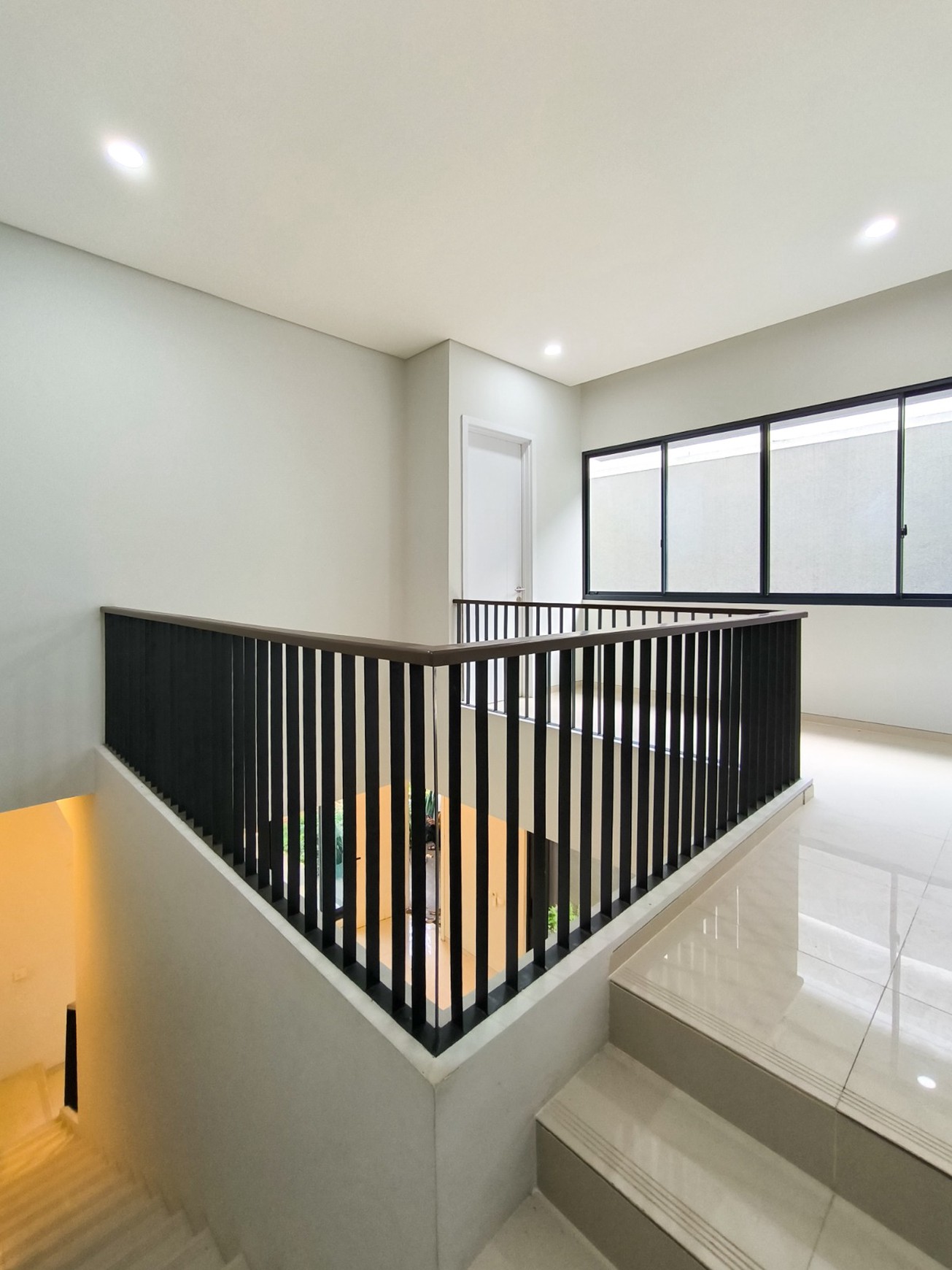 Rumah Asri dgn Smart lock system di Discovery Amore Bintaro
