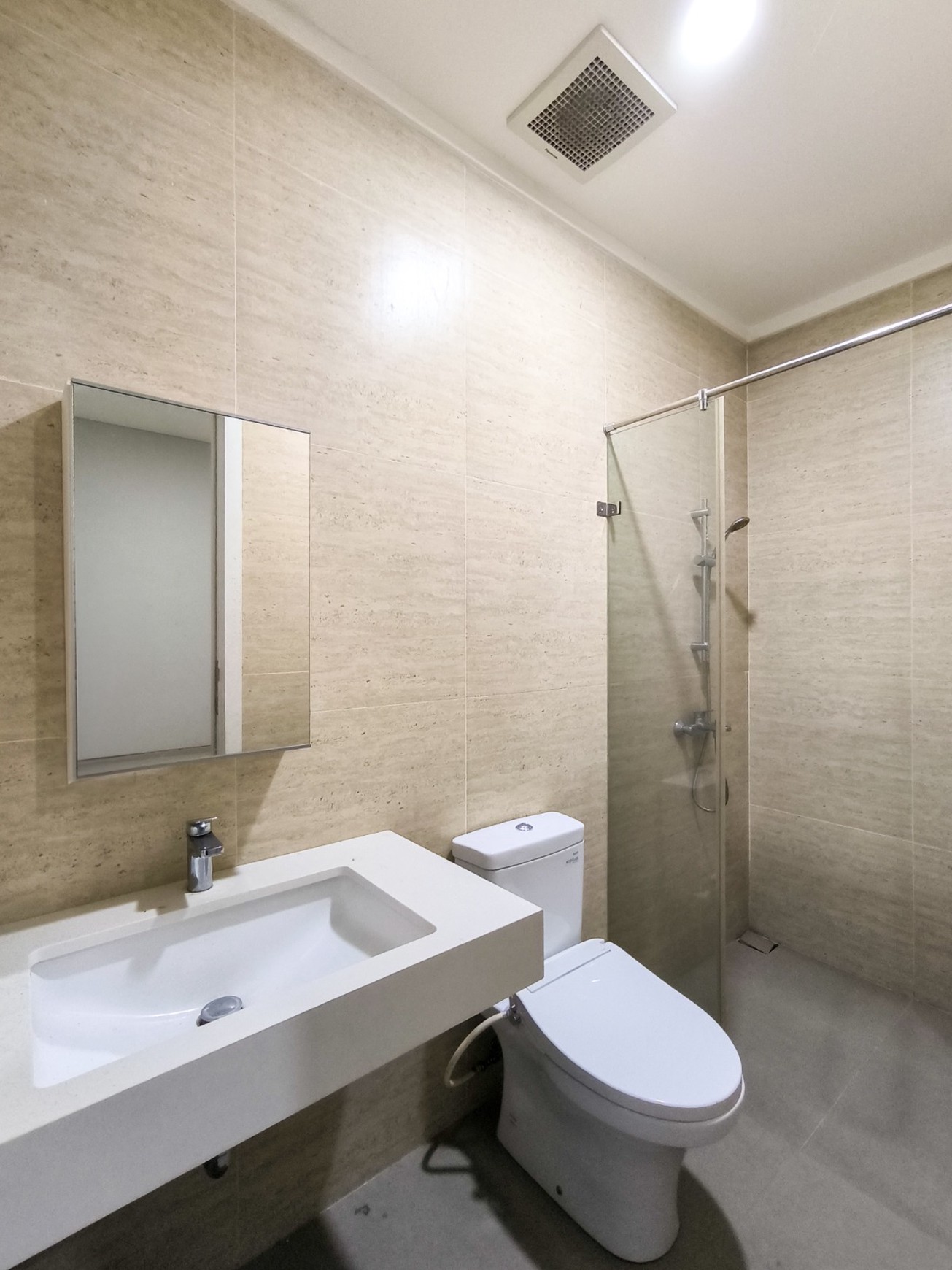Rumah Asri dgn Smart lock system di Discovery Amore Bintaro