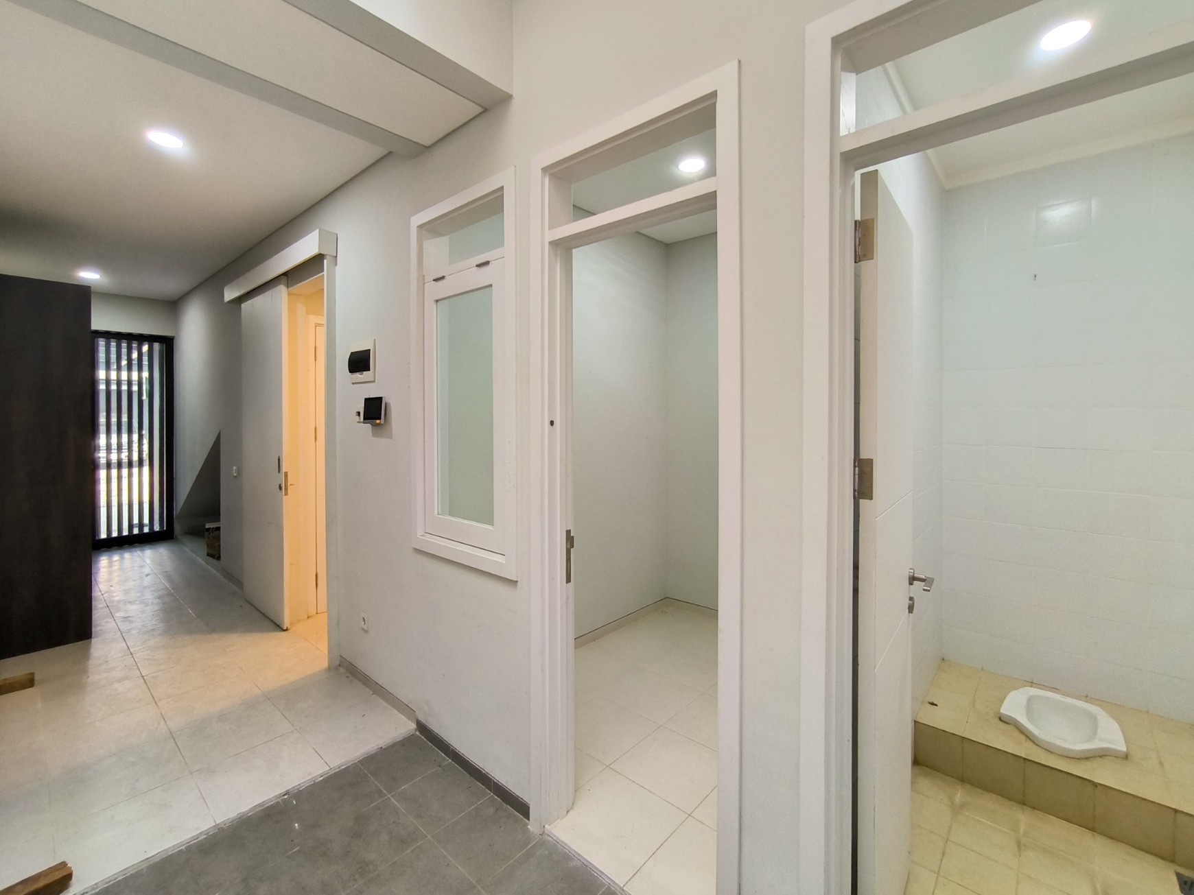 Rumah Asri dgn Smart lock system di Discovery Amore Bintaro
