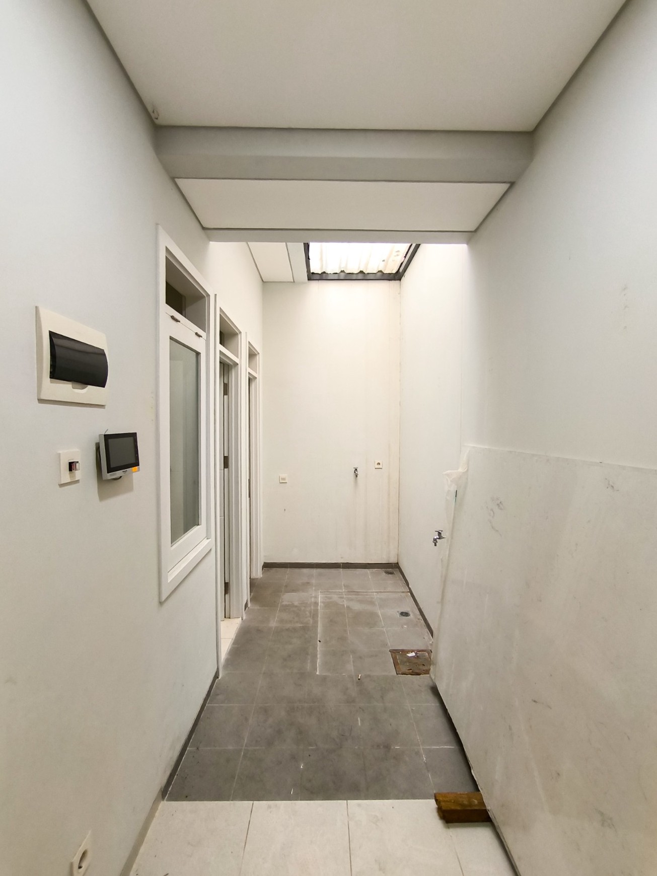 Rumah Asri dgn Smart lock system di Discovery Amore Bintaro