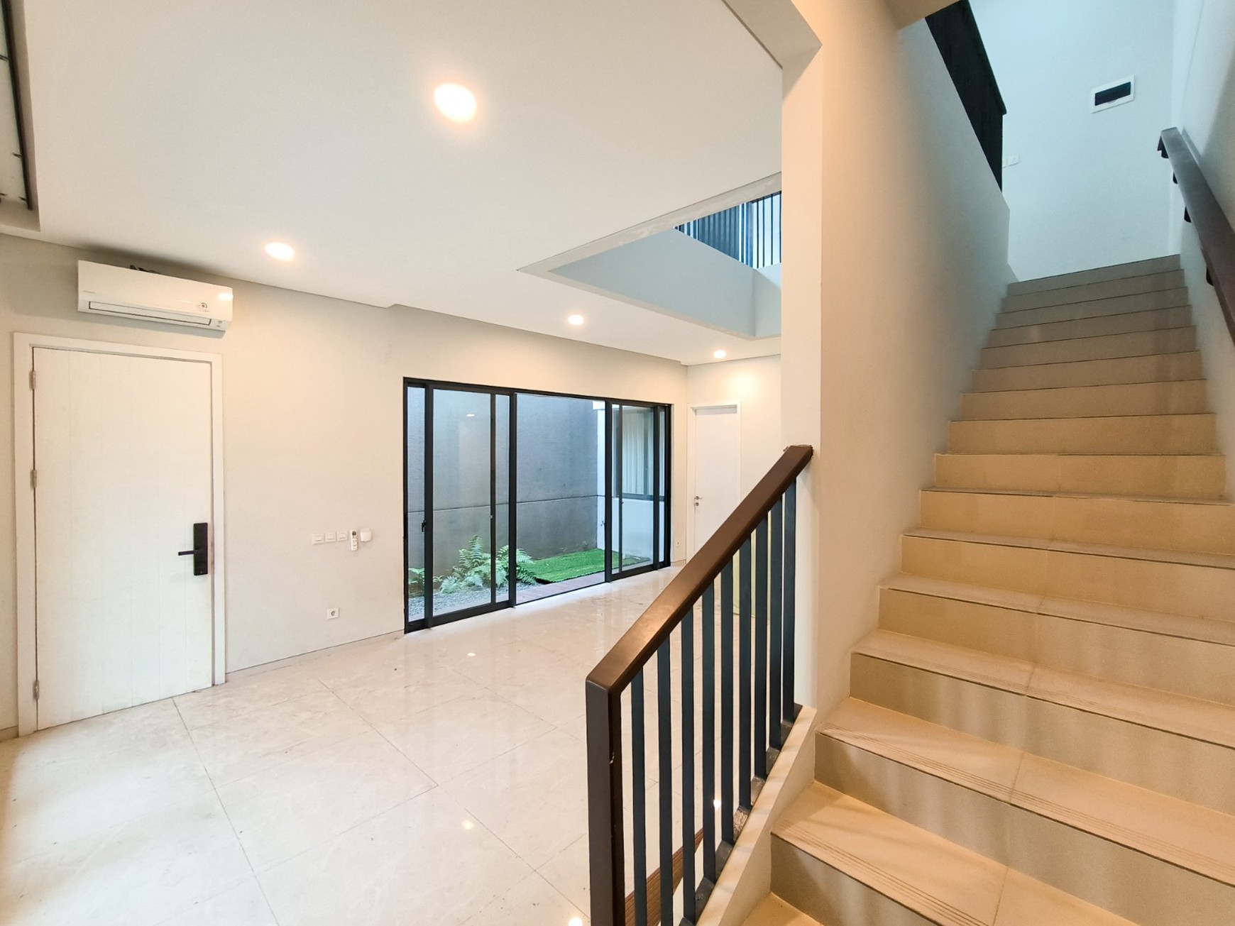 Rumah Asri dgn Smart lock system di Discovery Amore Bintaro